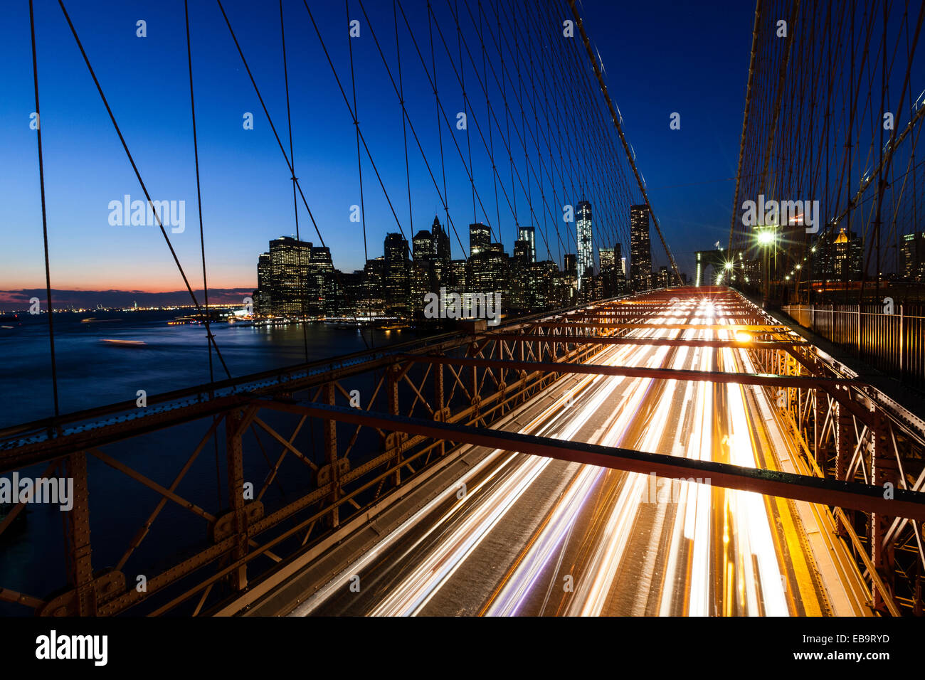 Verkehr, rush Hour, Brooklyn Bridge, Manhattan Skyline, Downtown Brooklyn, Brooklyn, New York Stockfoto