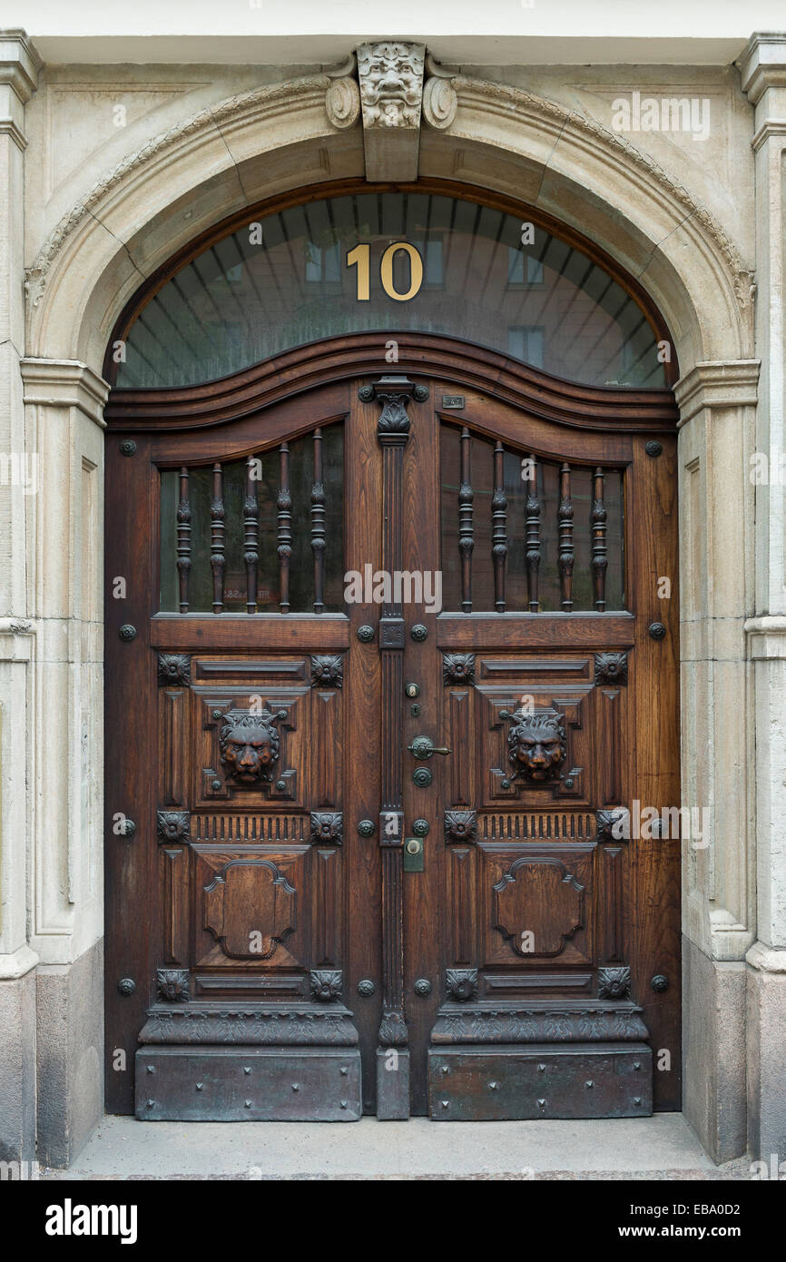 Eingang, alte Holztür, Göteborg, Schweden Stockfoto