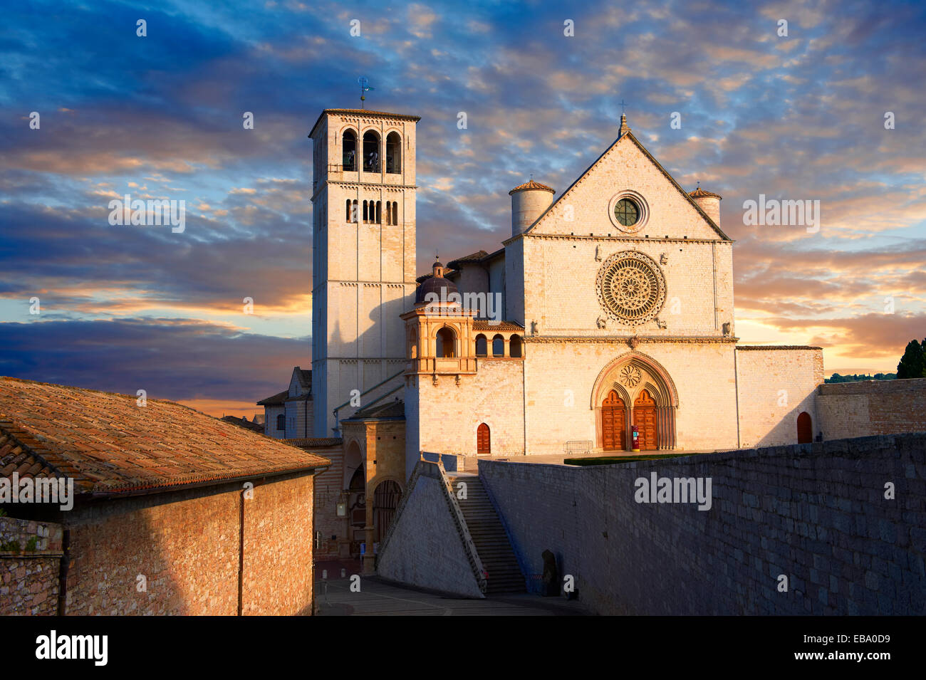 Die päpstliche Basilika des Hl. Franziskus von Assisi, eucharistiefeier Basilica di San Francesco, Assisi, Umbrien, Italien Stockfoto