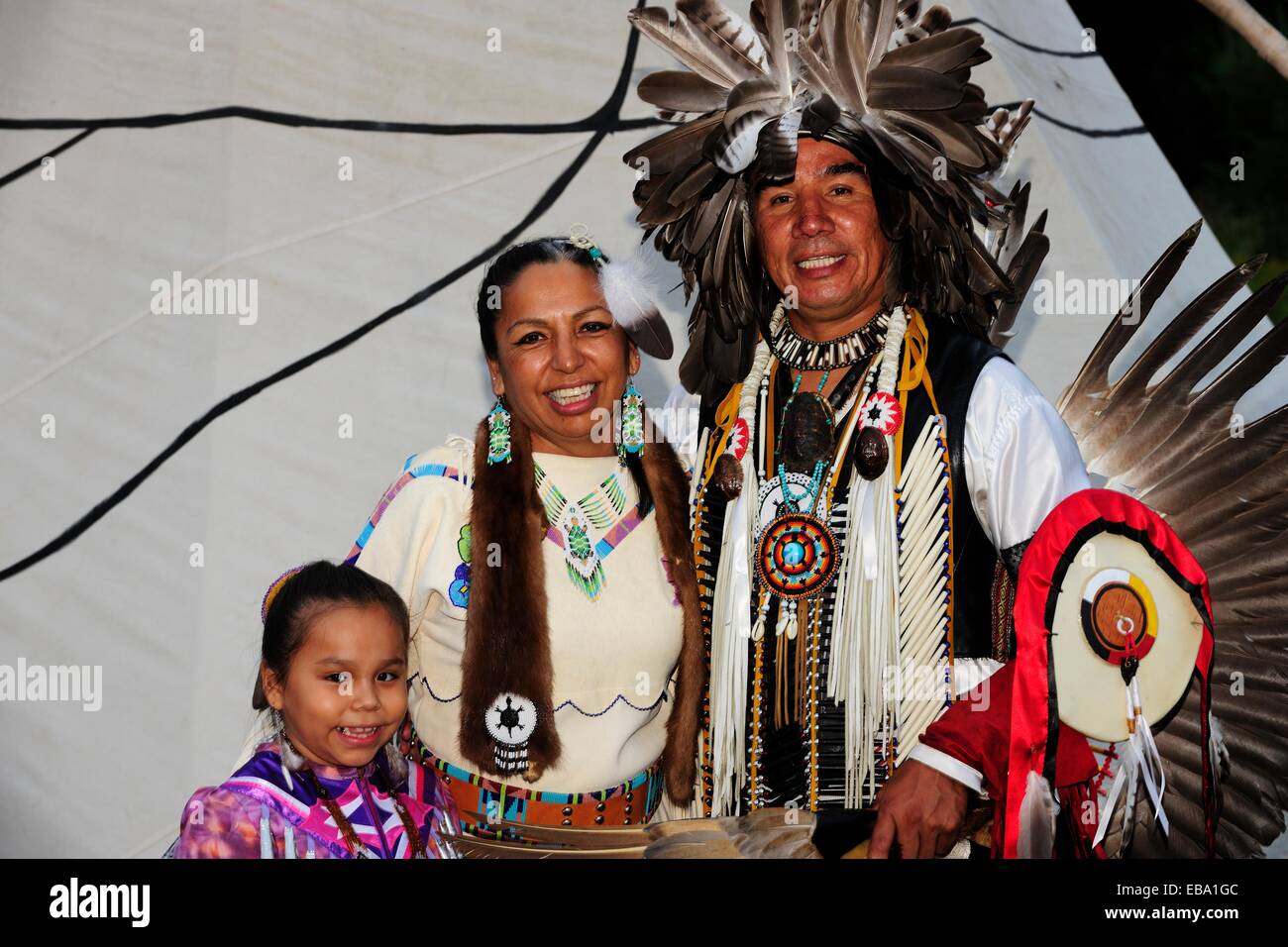 Ojibwe Leute, indianische Familie, in der ein Pow-Wow, Provinz Manitoulin Island, Ontario, Kanada Stockfoto