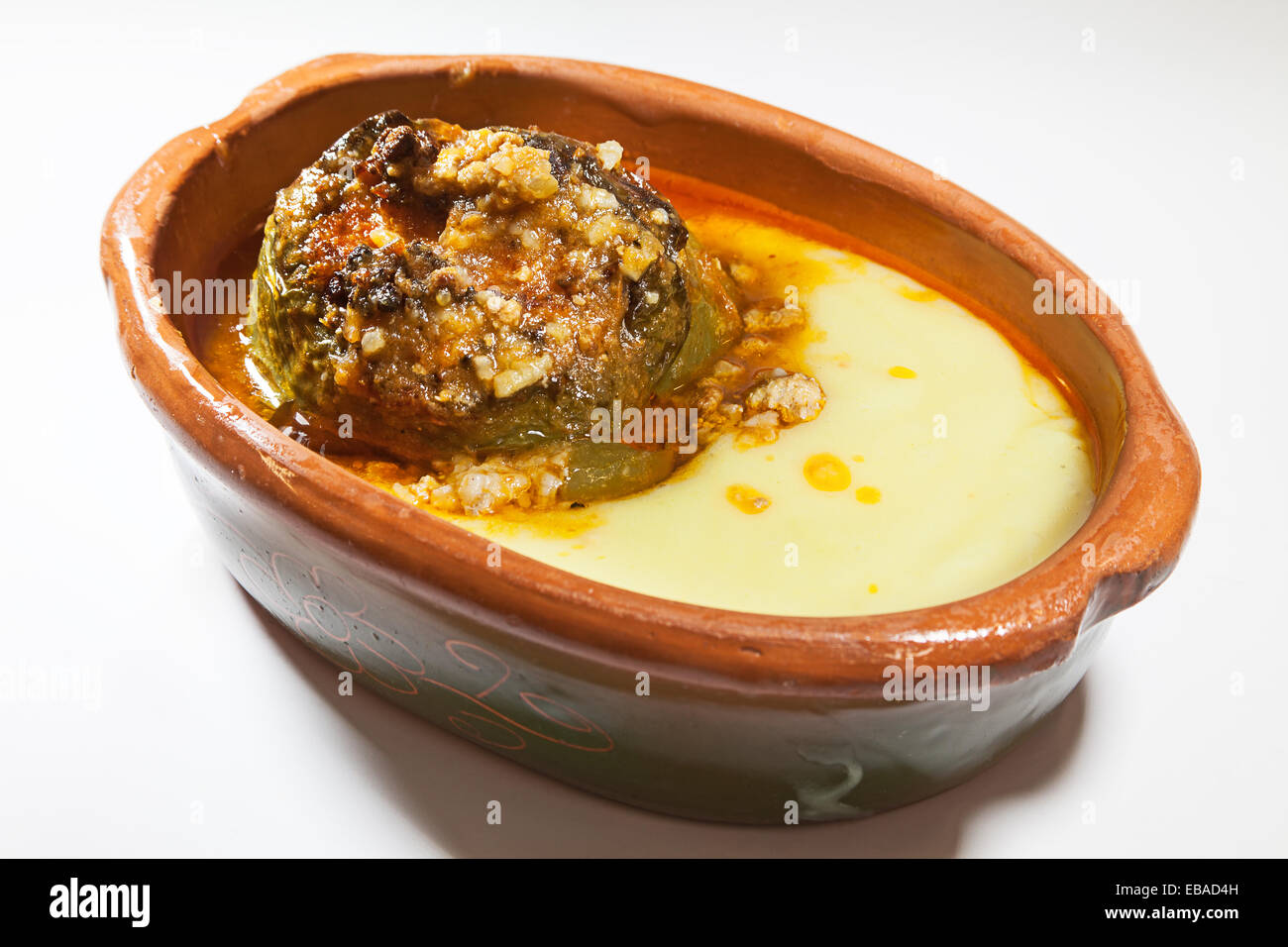 Gericht der gefüllte Paprika, traditionelle serbische Gerichte. Stockfoto