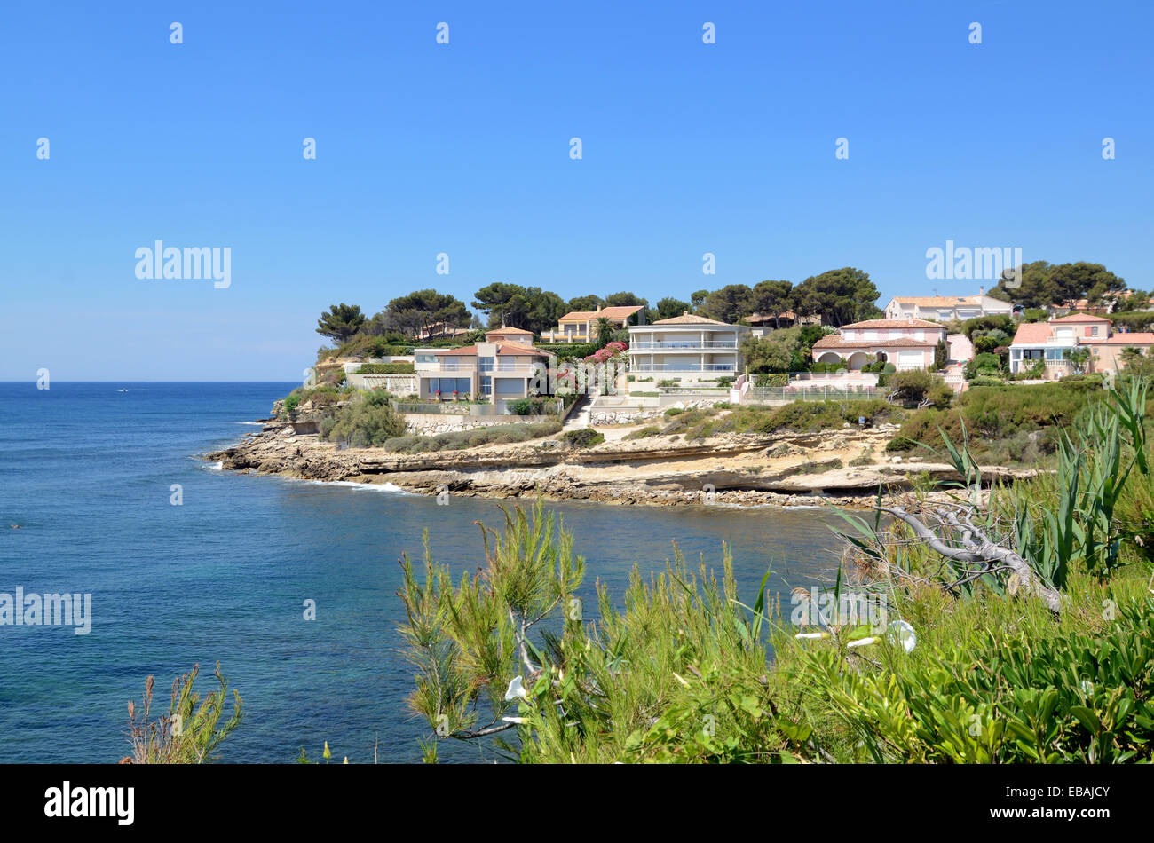 Coastal Luxusvillen an der Mittelmeerküste in der Nähe von Carry-le-Rouet auf Côte Bleu Marseille¨Provence Westfrankreich Stockfoto