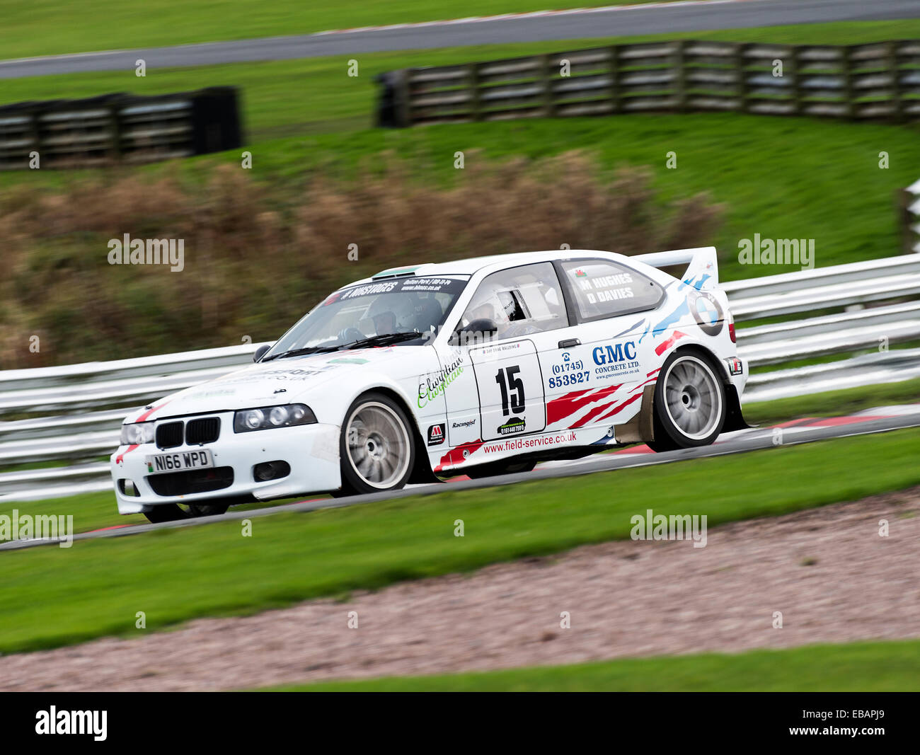 BMW Compact M3 Rallye-Auto in die Neil Howard Memorial Rallye am Oulton Park Motor Racing Circuit Cheshire England UK Stockfoto