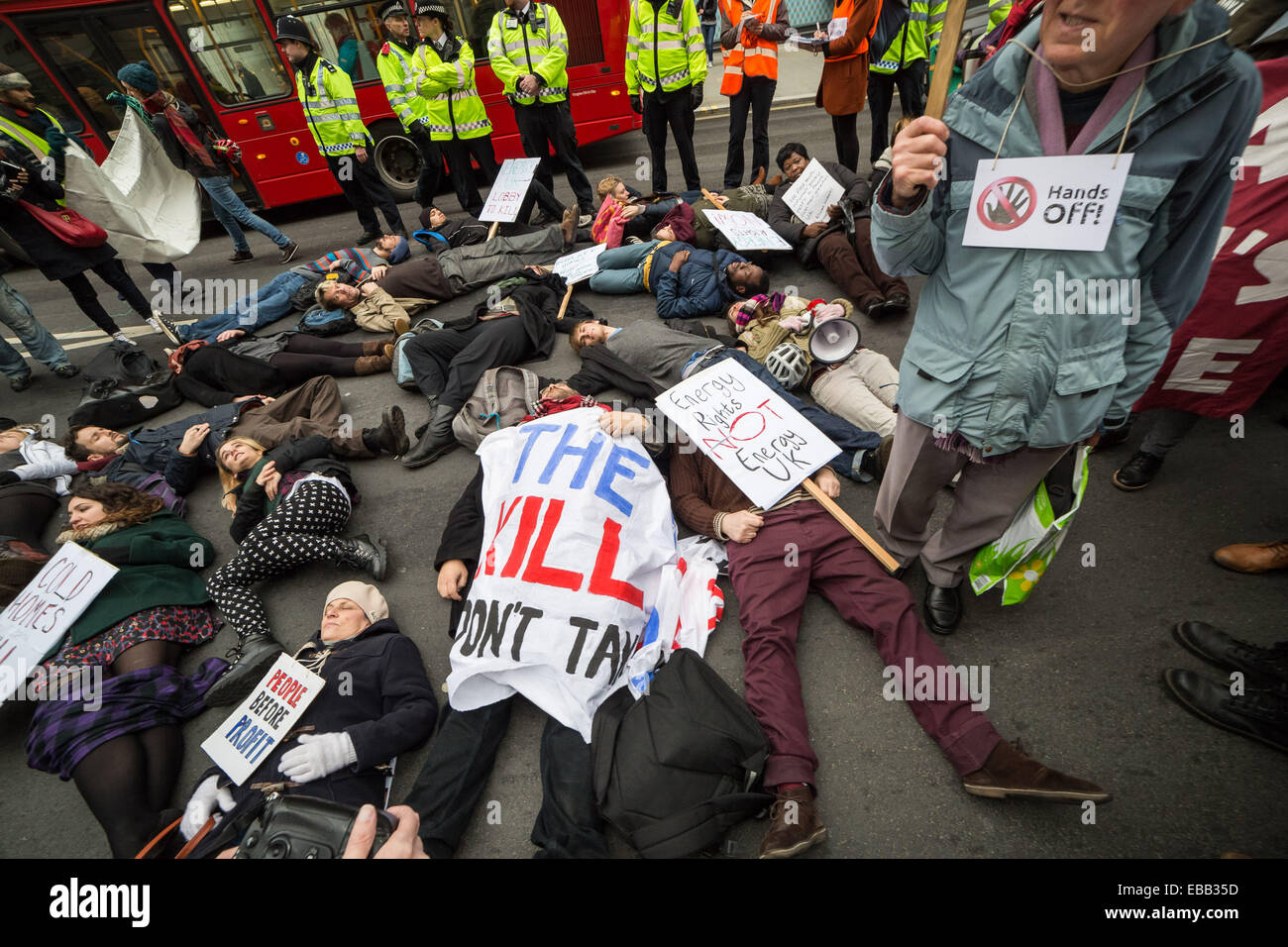 London, Großbritannien. 28 Nov, 2014. Kraftstoff Armut Aktion protestieren Credit: Guy Corbishley/Alamy leben Nachrichten Stockfoto