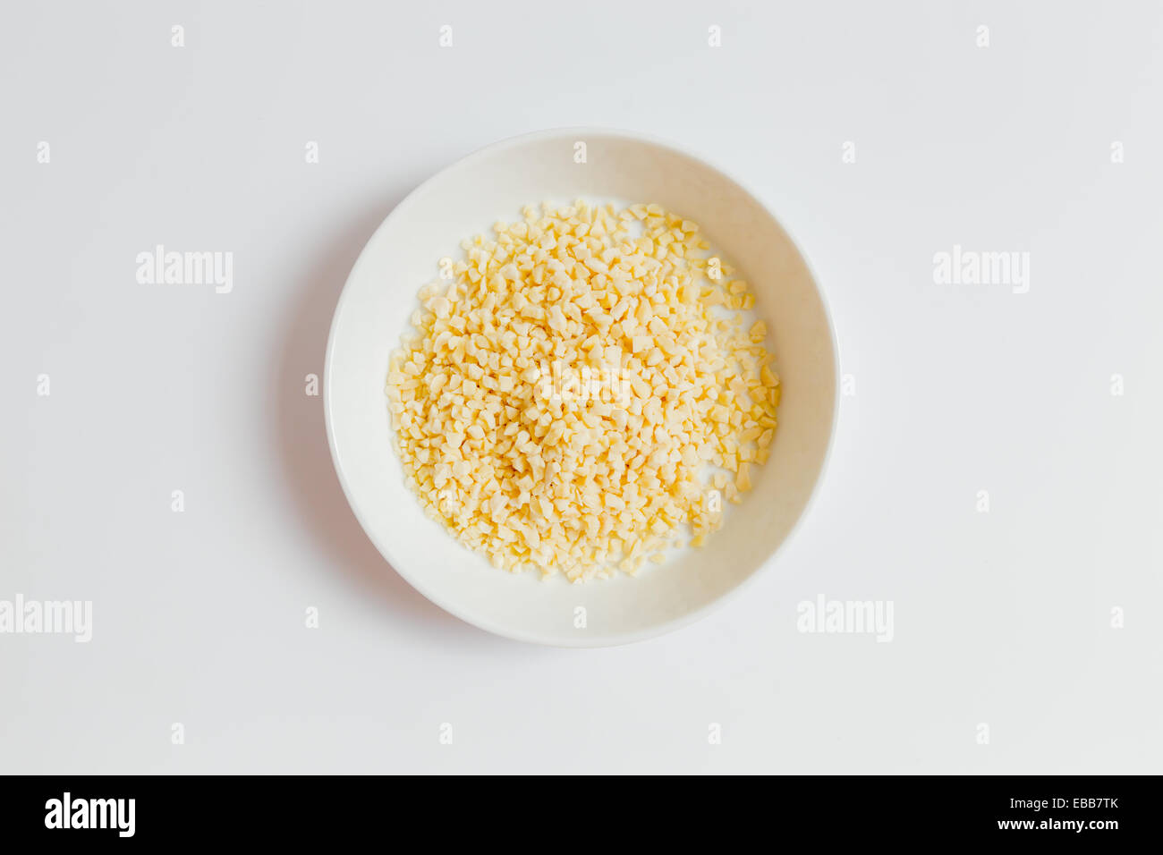 Gehackte süße Mandeln als Schnitt. Stockfoto