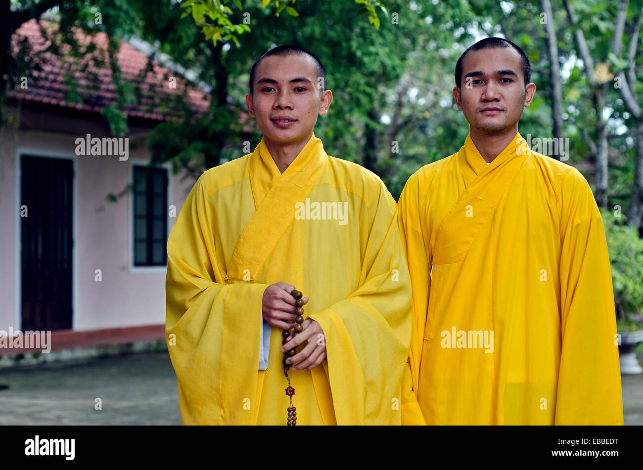 Buddhistische Mönche, Thien Mu Pagode, Hue, Vietnam Stockfoto