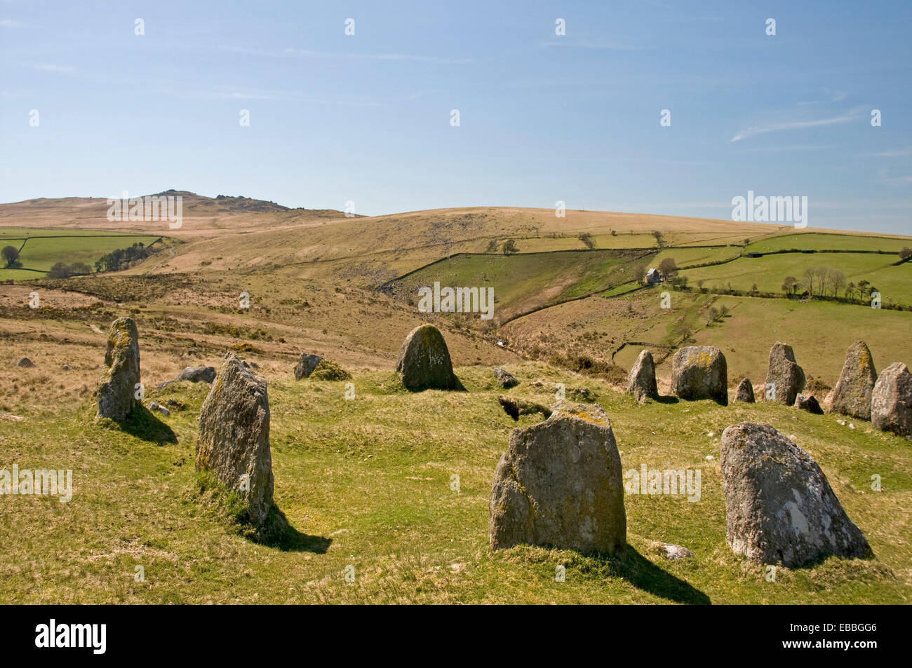 Neun Steinen Cairn Kreis auf Belstone Common, Dartmoor, auf der Suche westsouthwest Stockfoto