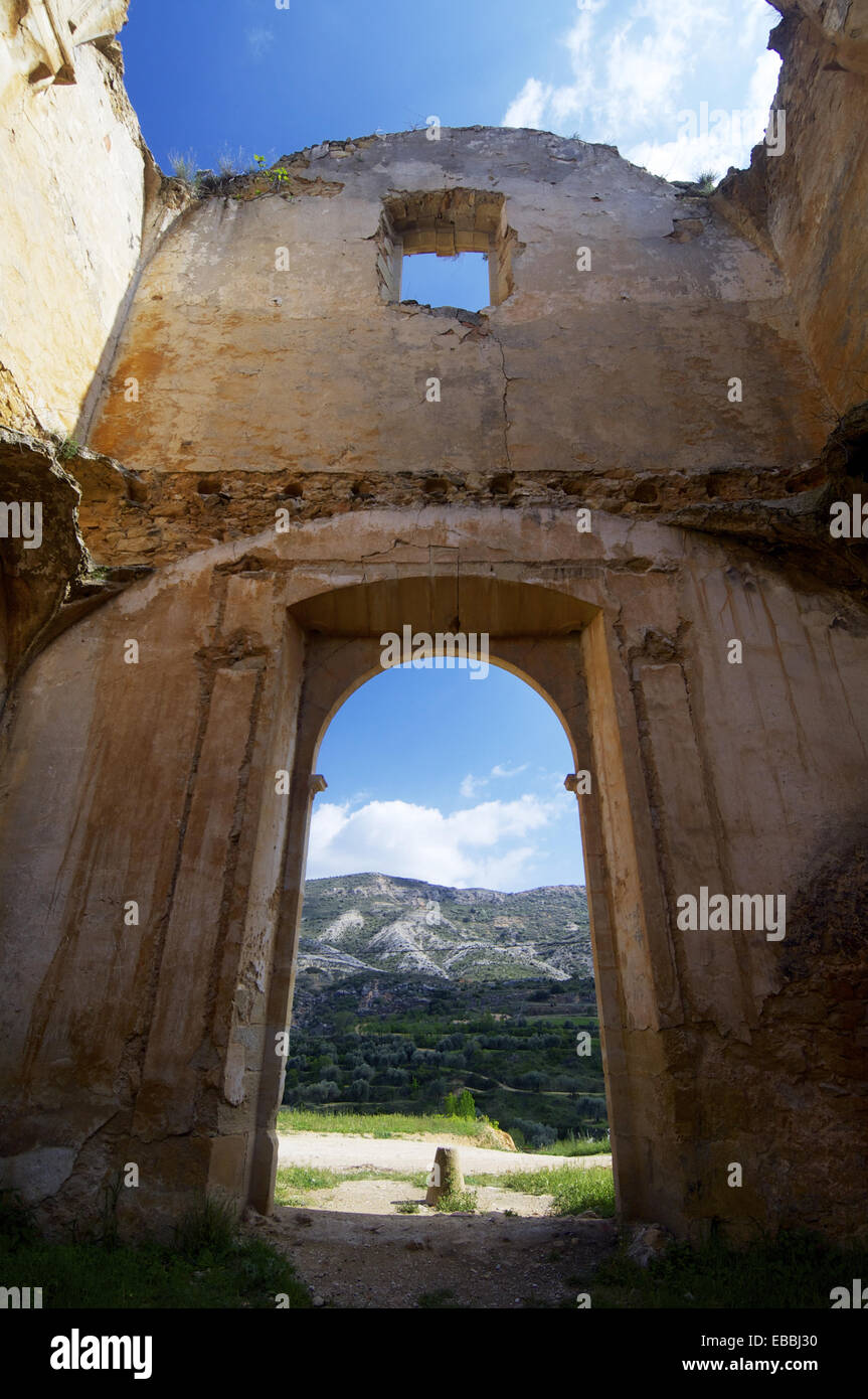 Ruinen des Klosters der Servite Mönche, zerstört während der Karlistenkriege Cuevas de Canart, Maestrazgo, Teruel, Aragon, Spanien. Stockfoto