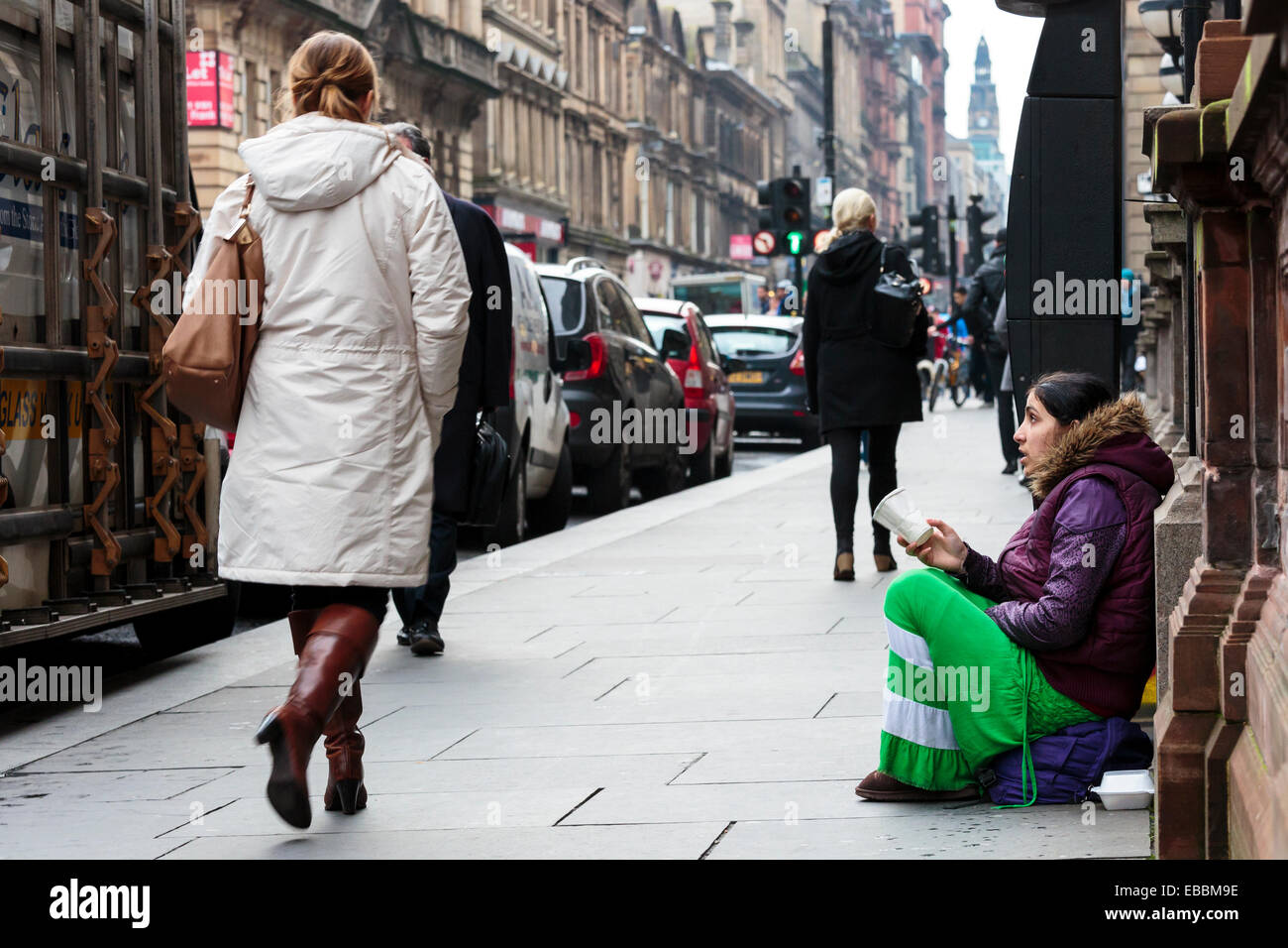 Frau aus Osteuropa Betteln auf der Straße, Glasgow City Centre, Schottland, UK Stockfoto