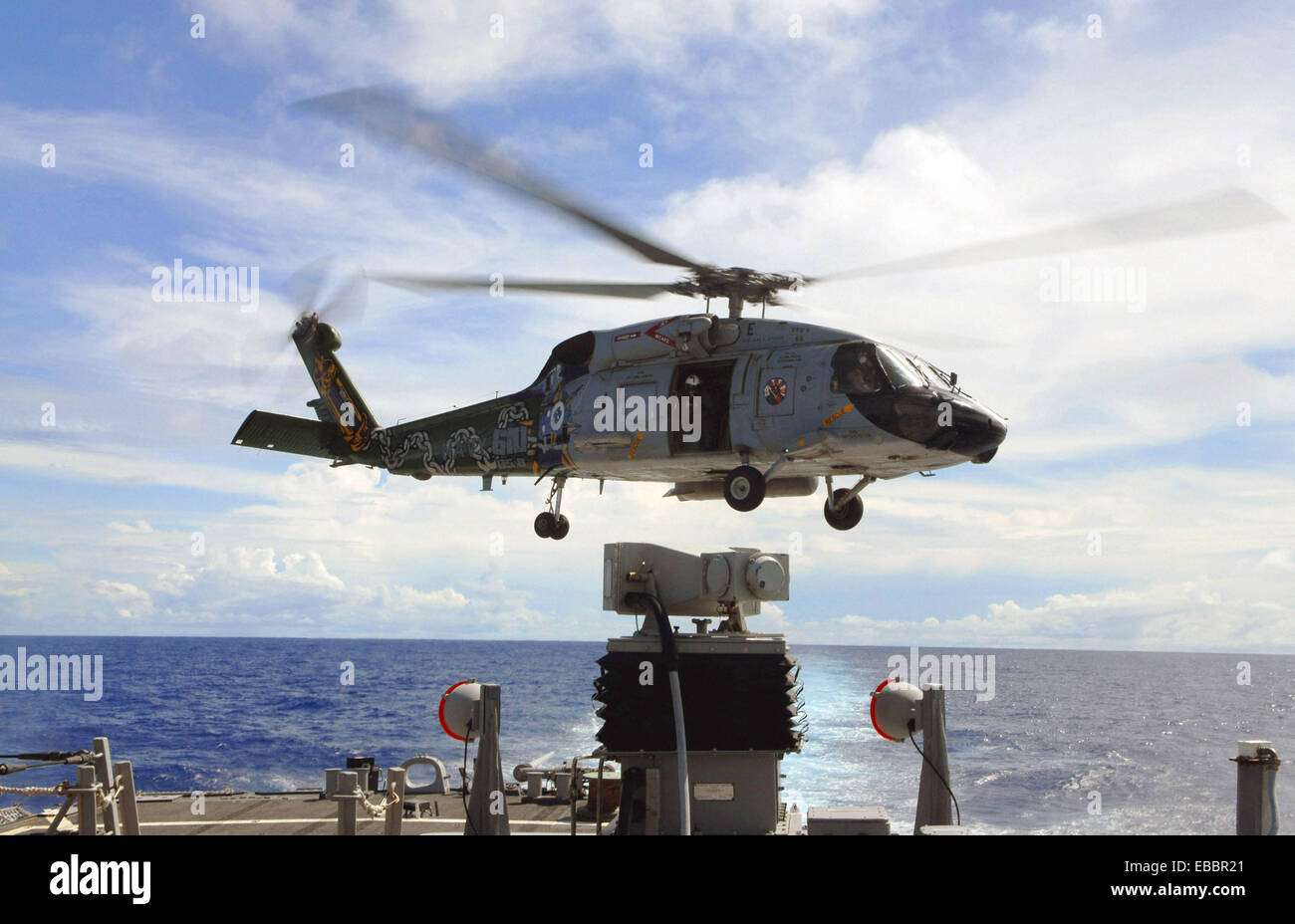 Pazifischen Ozean (7. August 2007) - ein SH-60F Seahawk zugewiesen, die ´Eightballers´ der Hubschrauber Anti-Submarine Squadron (HS) 8, Stockfoto