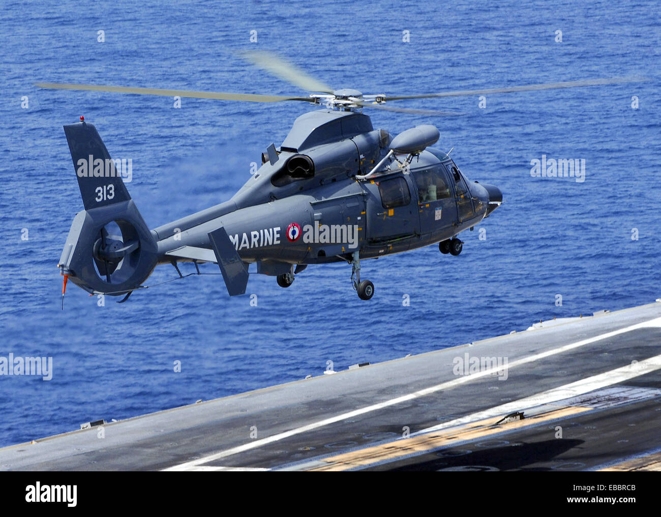 Arabisches Meer (10. April 2007)-die französische Hubschrauber Dauphin 35F aus dem französischen nuklear angetriebene Flugzeugträger Charles De FNS Stockfoto