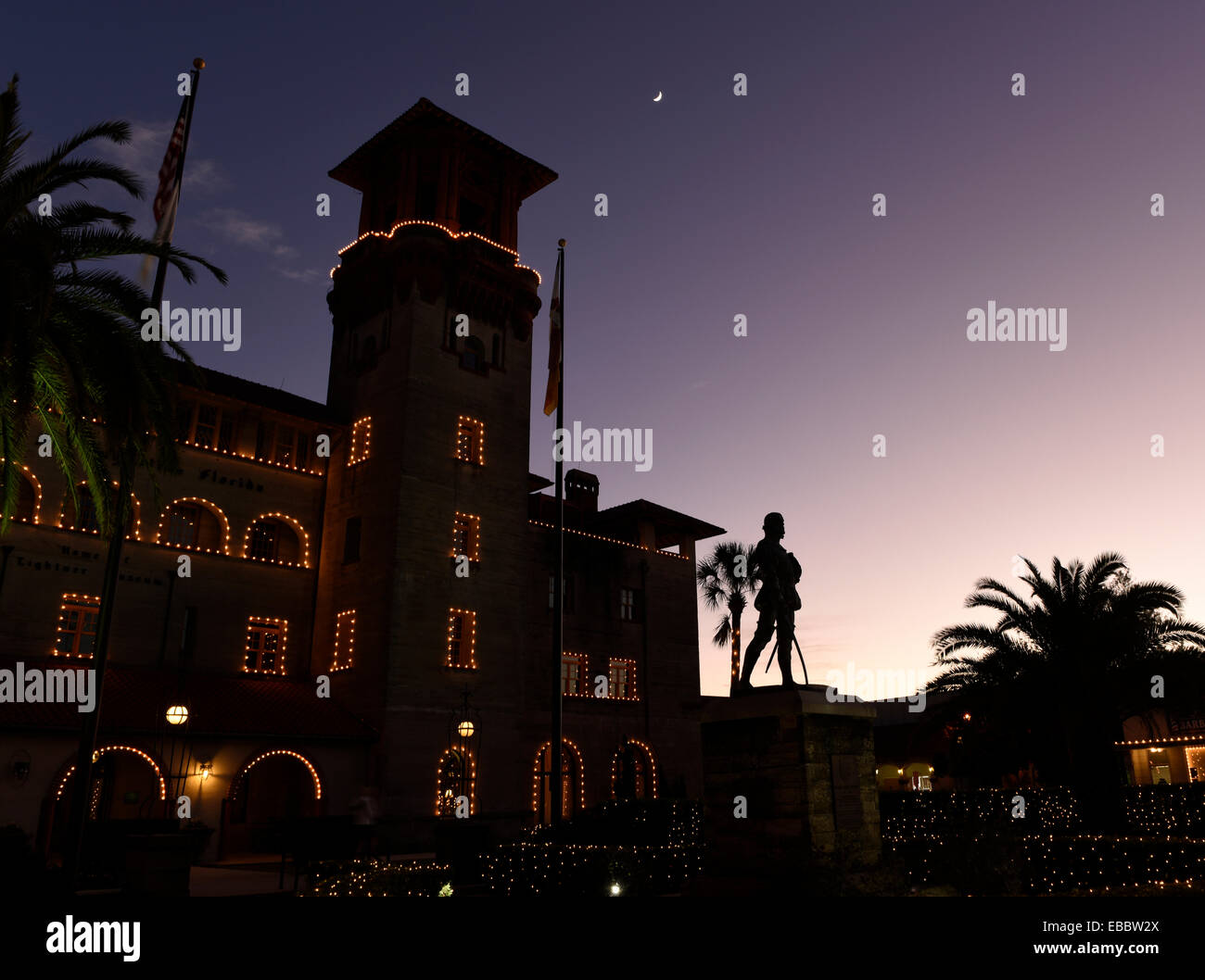 Mond über Lightner Museum in St. Augustine Nacht der Lichter in St. Augustine, Florida. Stockfoto