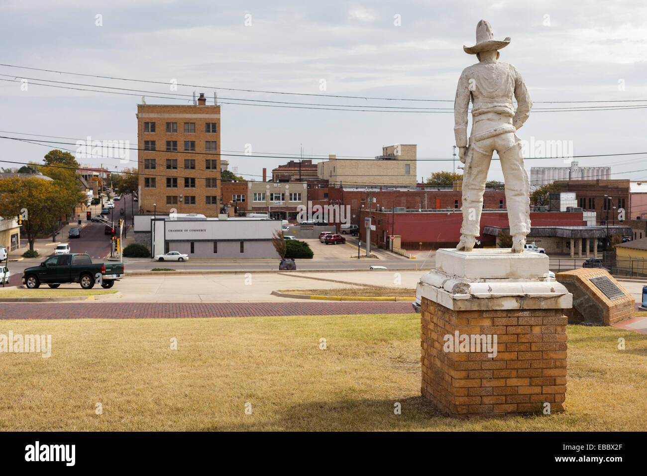 Der alte Cowboy blickt herab vom Boot Hill in Dodge City, Kansas. Stockfoto