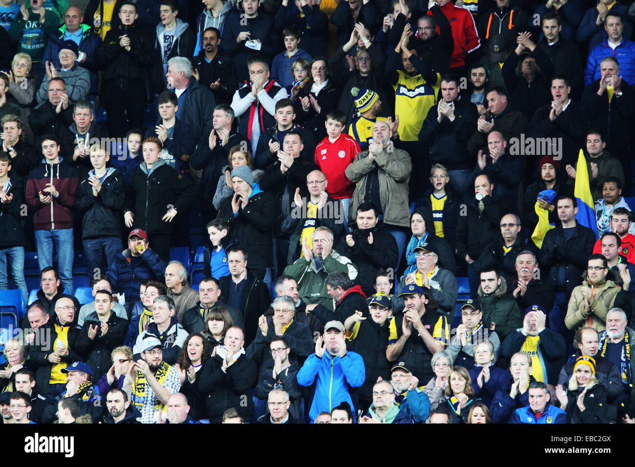 Kassam Stadion, Oxford Auftragsname: Notizen sport: Fußball: Oxford United V AFC Wimbledon im Bild hier ist Oxford Fans. Catchline: UNITED gegen AFC Wimbledon Länge: Druckbogen zu verdoppeln Stockfoto