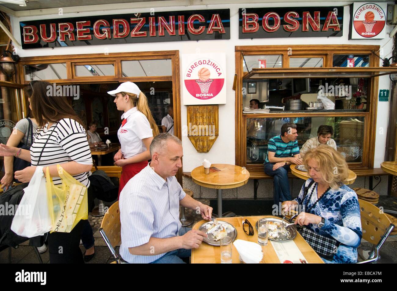 die-beliebte-bosna-buregdzinica-in-der-alten-stadt-von-sarajevo-1015-ebca7m.jpg