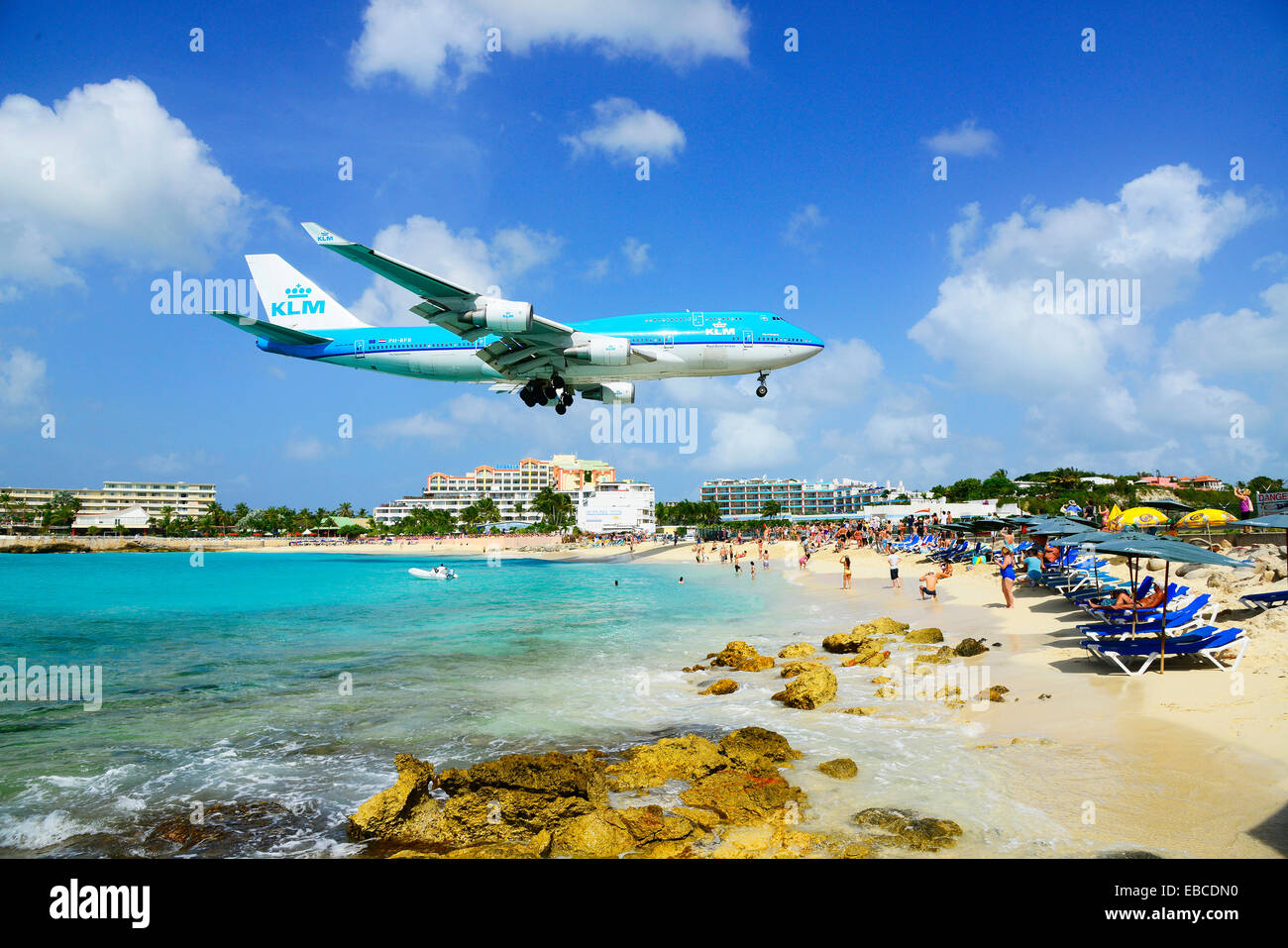 Flugzeuge landen über Maho Beach am St Maarten Martin Caribbean Island Cruise Schiff Norwegian Sun Leeward Islands Stockfoto