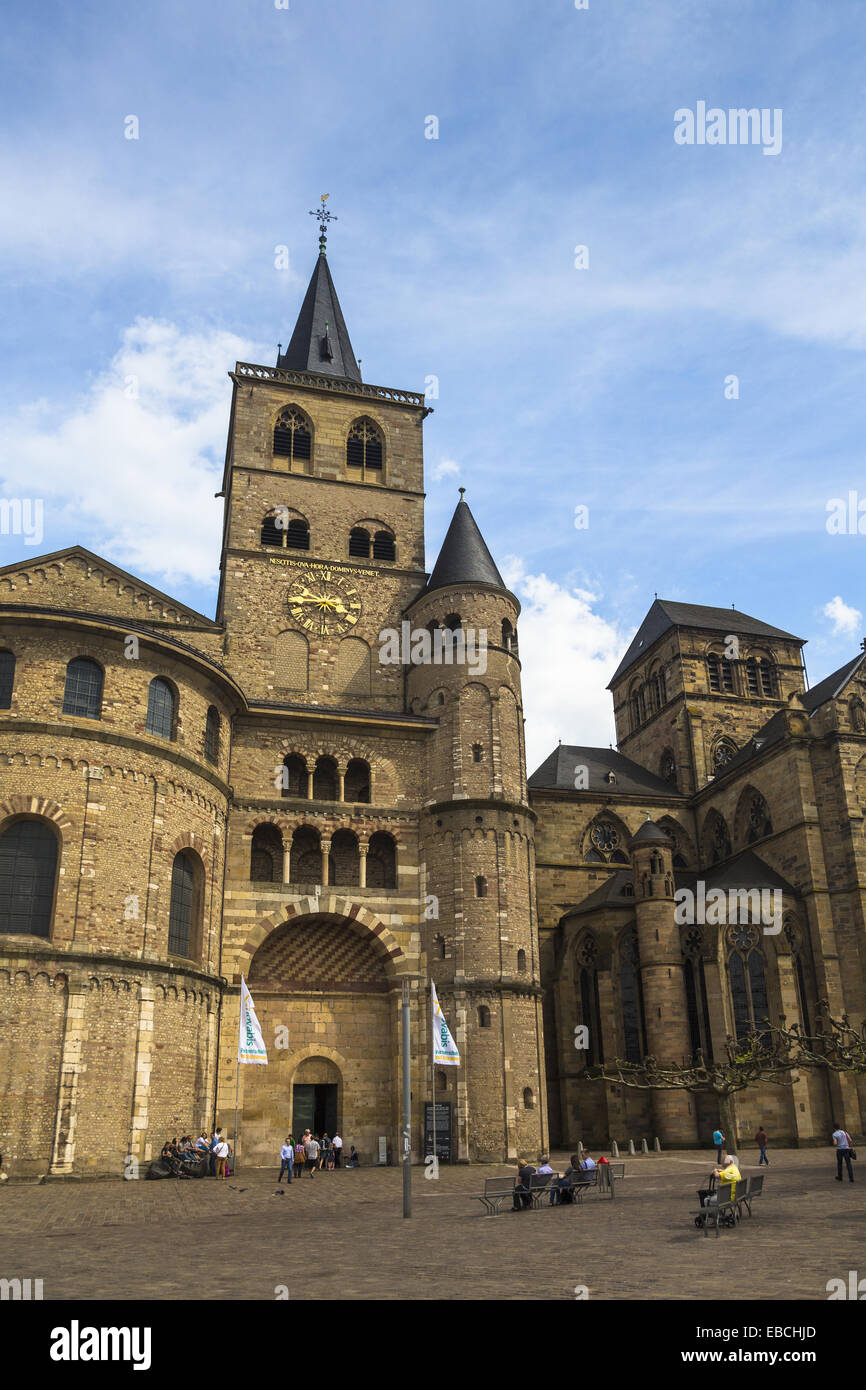 12. Jahrhundert Alter Alter antiker Architektur glauben blaues Gebäude christlichen Christentum Domkirche Stadt Stadtbild Farbe Stockfoto
