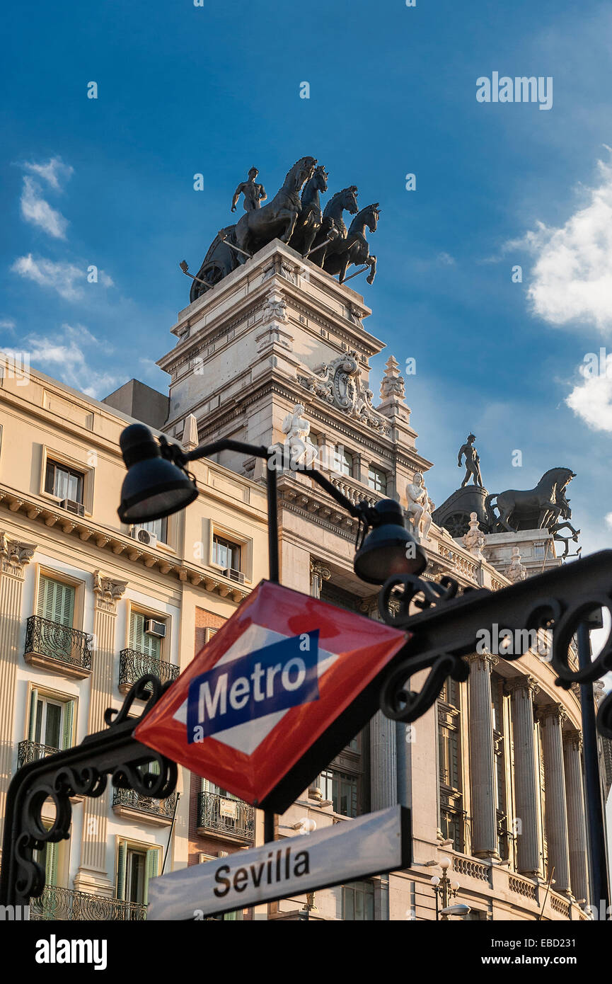 Sevilla Metro und BBVA Gebäude, Madrid, Spanien Stockfoto