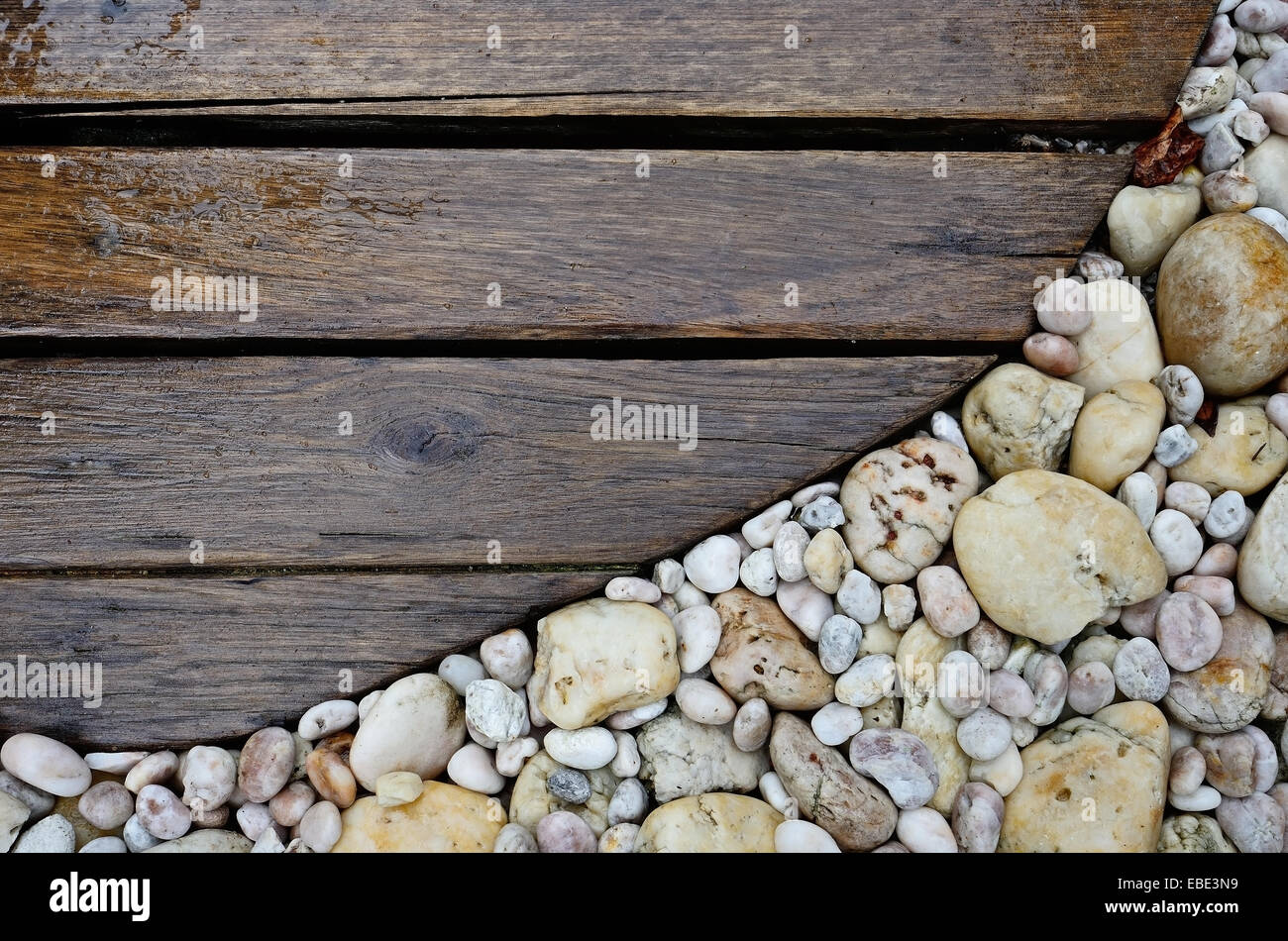 Alten hölzernen Gehweg auf Felsen Hintergrund Natur Stockfoto