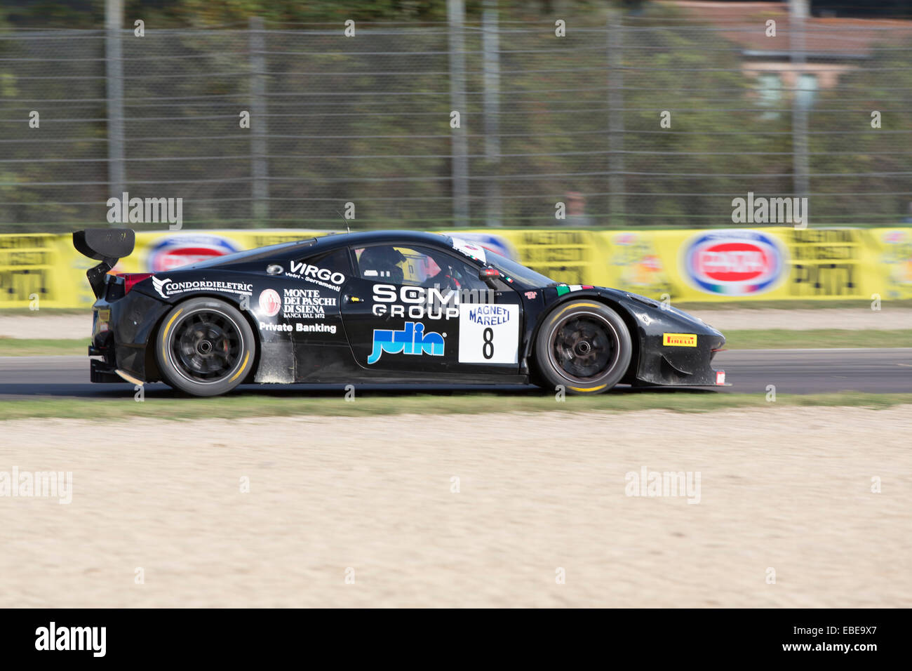 Imola, Italien - 11. Oktober 2014: A Ferrari 458 Italia Gt3 von leicht Rennteam, angetrieben von Ferrara Luigi (Ita) und Magli Marco (Ita), die C.I Gran Turismo Autorennen am 11. Oktober 2014 in Imola, Italien. Stockfoto