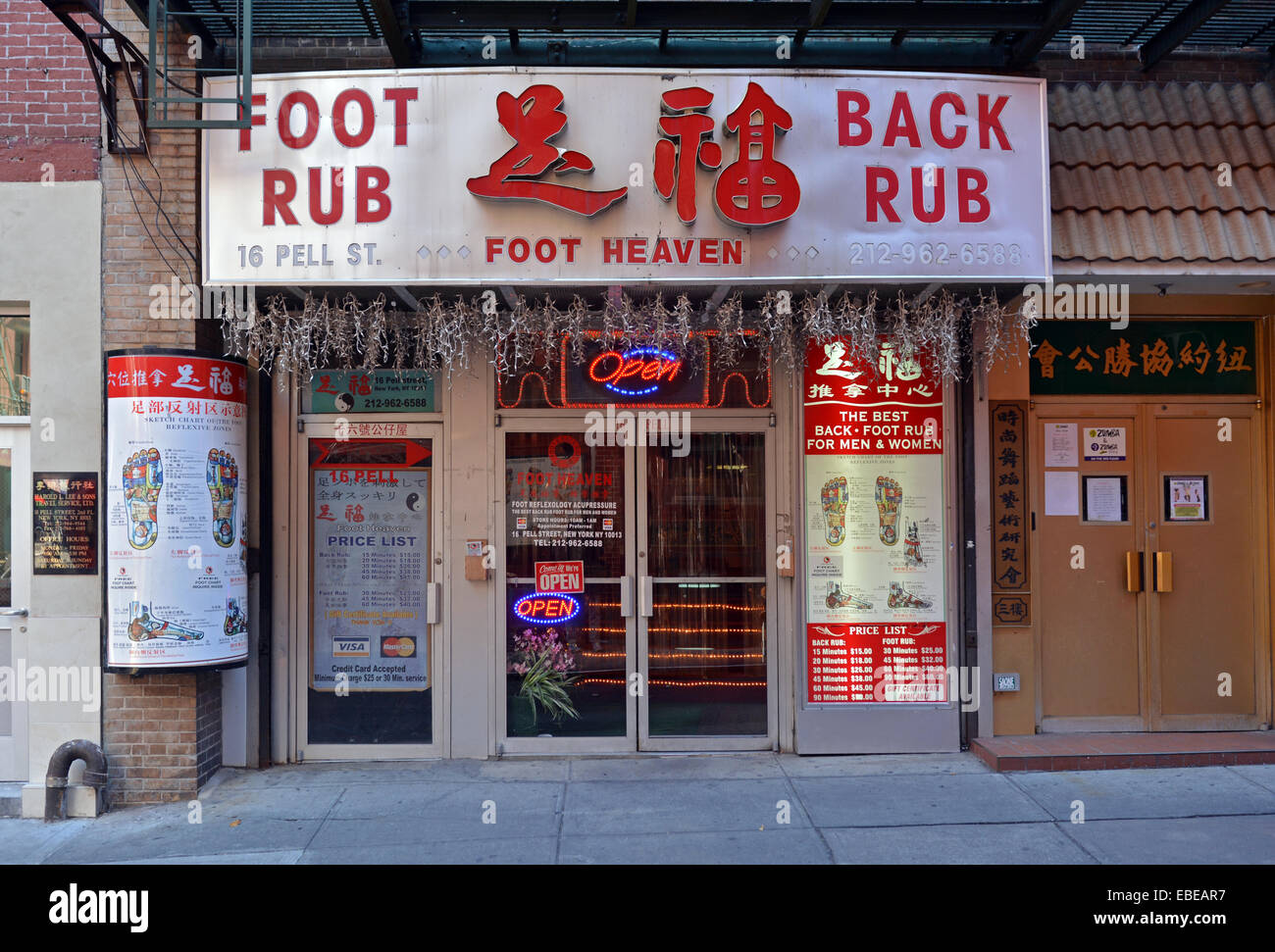 FOOT HEAVEN, eine Ladenfront an der Pell Street in Chinatown, New York City. Sie bieten Fußreflexzonenmassage, Akupressur und Massage. Stockfoto