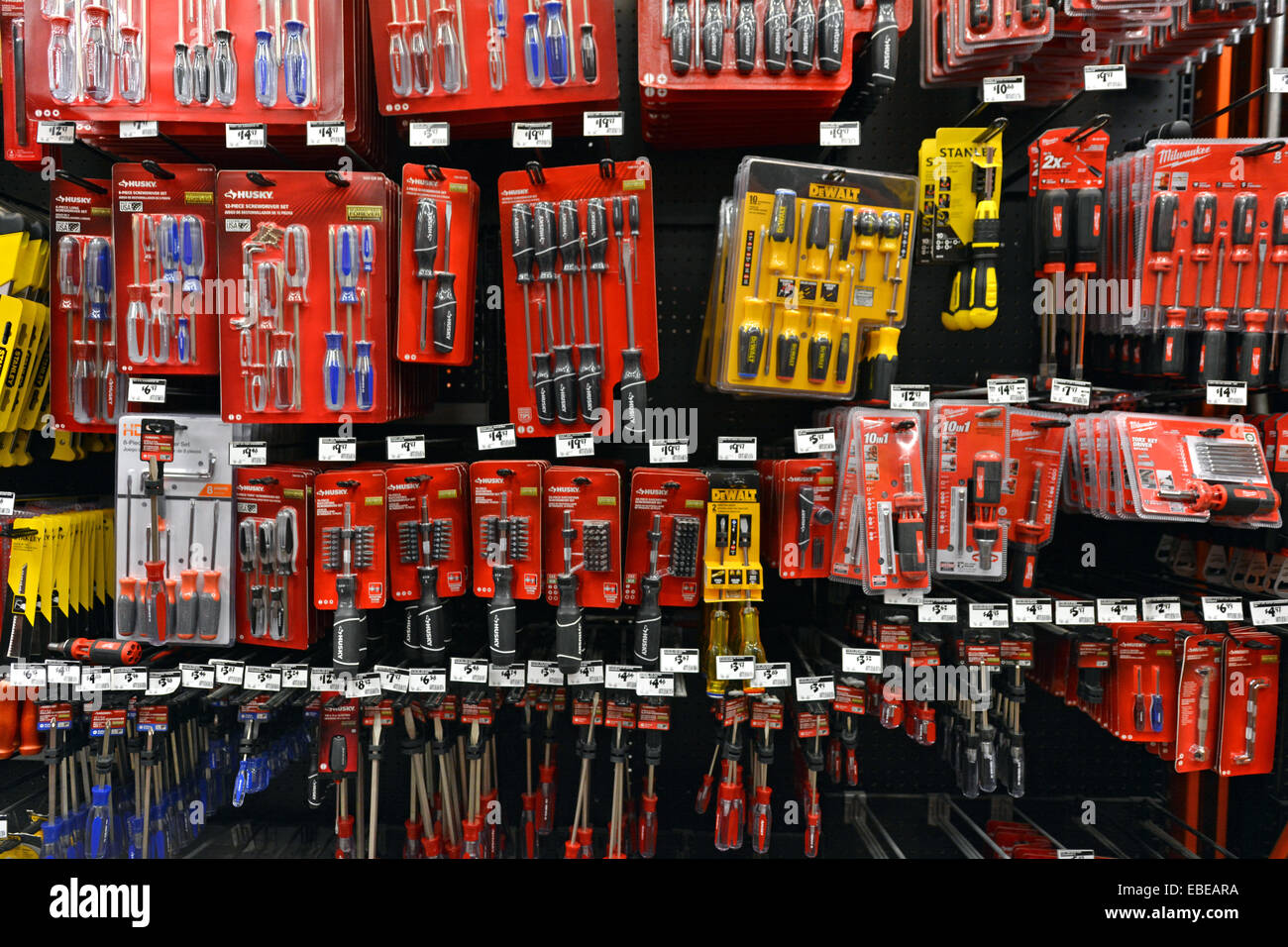 Eine Darstellung Der Kleine Handwerkzeuge Fur Den Verkauf In Einem Baumarkt Geschaft In College Point Queens New York Stockfotografie Alamy