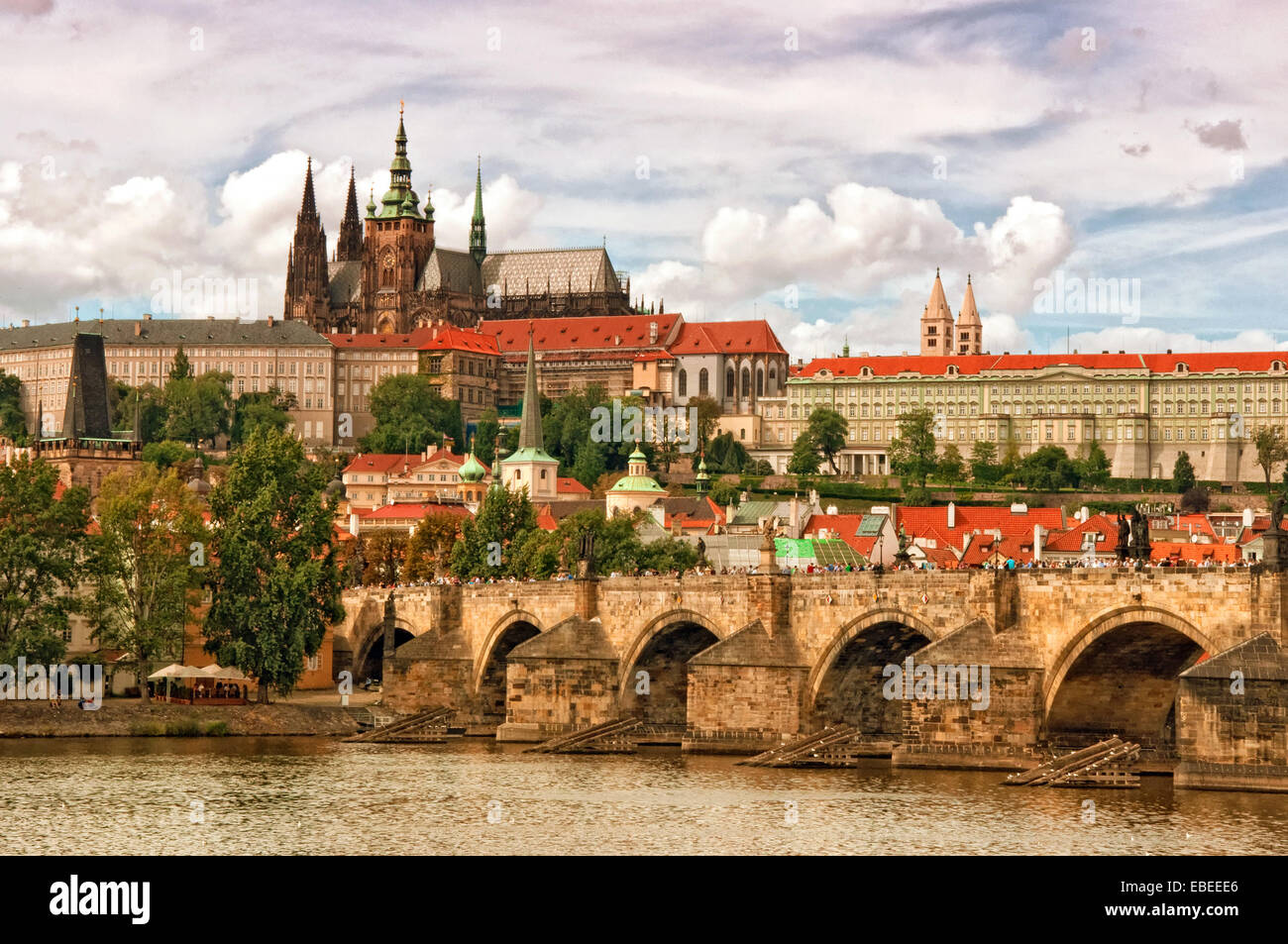 Pragerburg Hradschin und Charles Brücke, zwei der bekanntesten touristischen Attraktionen in der Hauptstadt der Tschechischen Republik. Stockfoto