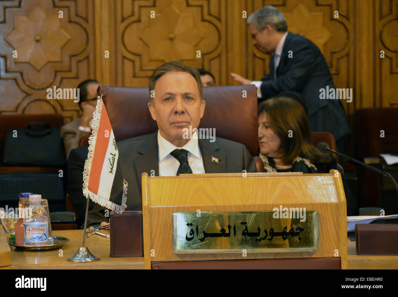 Kairo, Ägypten. 29. November 2014. Irakischen Auslandsvertretungen besucht den Außenministern der arabischen Liga Dringlichkeitssitzung der Liga im Hauptquartier in Kairo, 29. November 2014. Die Tagung, um die Situation im Osten Jerusalems Kredit zu diskutieren: Amr Sayed/APA Bilder/ZUMA Draht/Alamy Live News Stockfoto