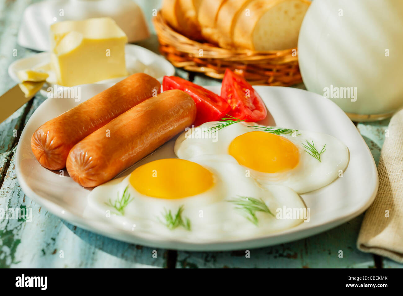 Spiegeleier mit Würstchen-Frühstück Stockfoto