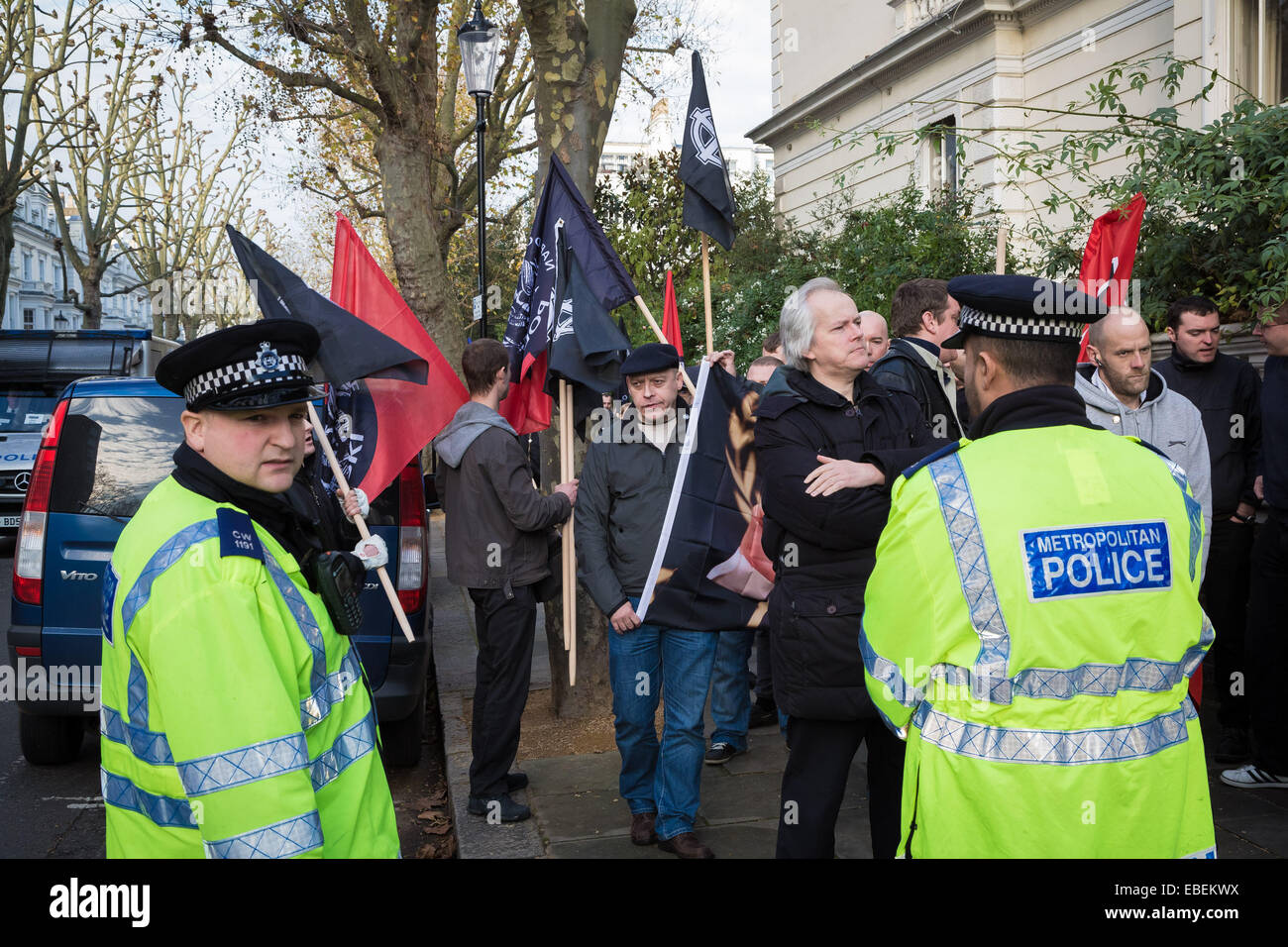 London, UK. 29. November 2014.  Nationalisten protestieren für die Freigabe des Golden Dawn Führers Credit: Guy Corbishley/Alamy Live News Stockfoto