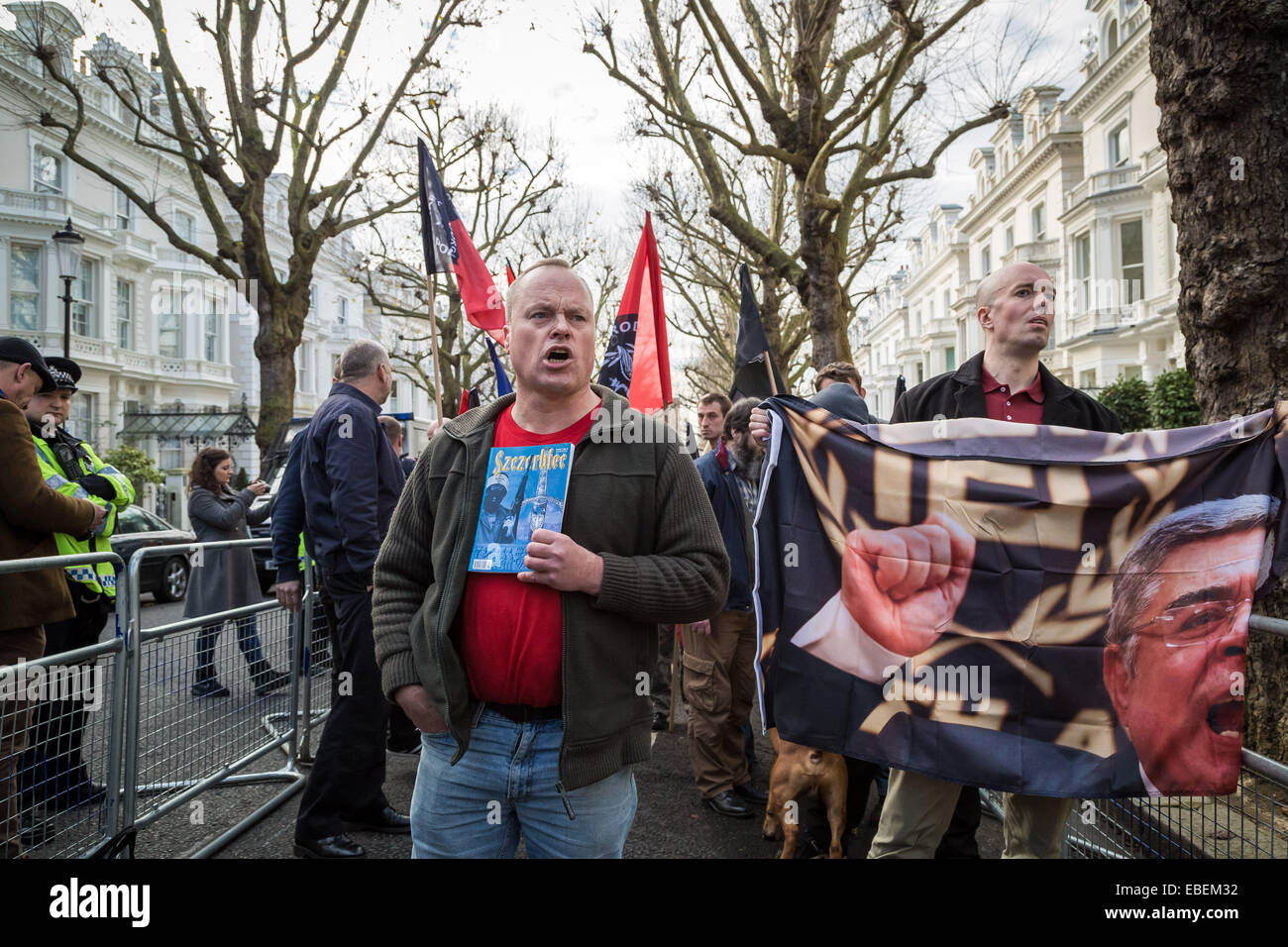 London, UK. 29. November 2014.  Nationalisten protestieren für die Freigabe des Golden Dawn Führers Credit: Guy Corbishley/Alamy Live News Stockfoto