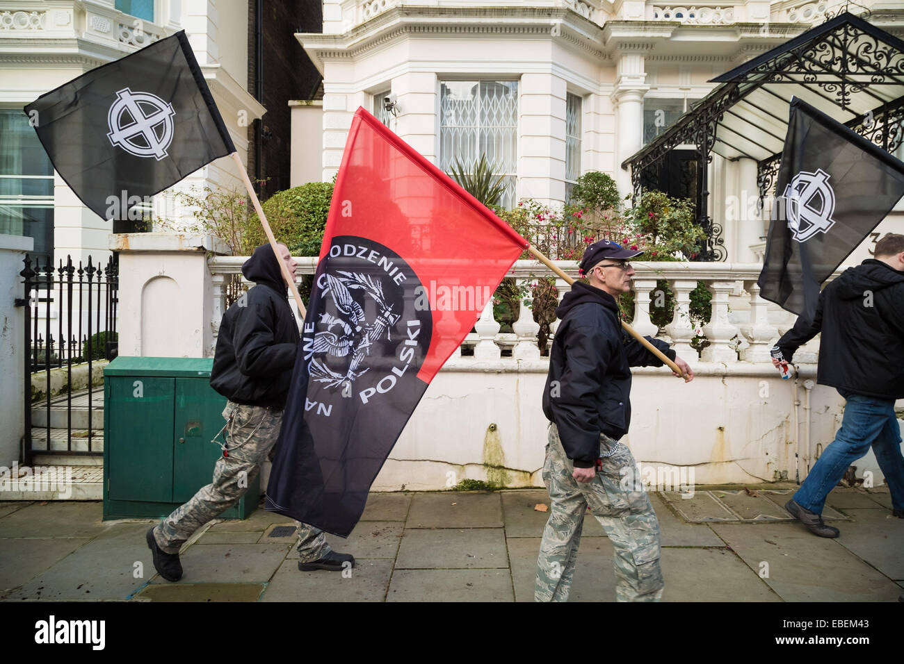 London, UK. 29. November 2014.  Nationalisten protestieren für die Freigabe des Golden Dawn Führers Credit: Guy Corbishley/Alamy Live News Stockfoto