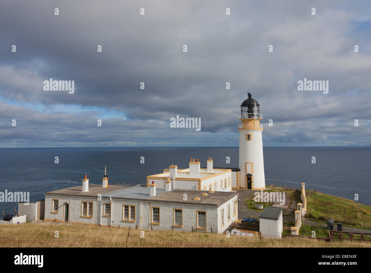 Tiumpan Head Leuchtturm. Der Leuchtturm und die Gebäude wurden von David und Charles Stevenson entworfen und gebaut von John Aitken. Stockfoto