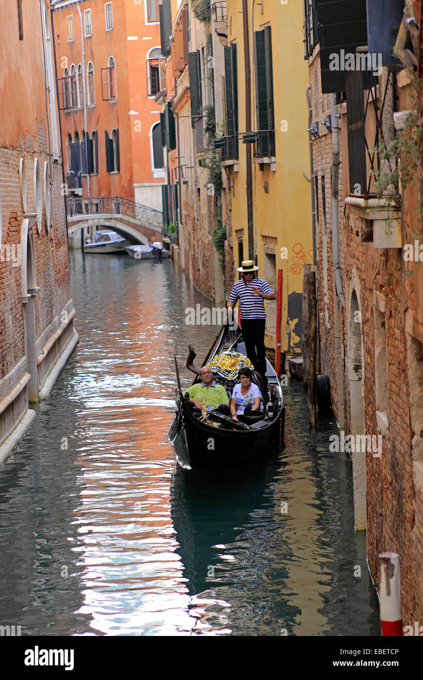 Venedig Italien Gondel in einen kleinen Kanal Stockfoto