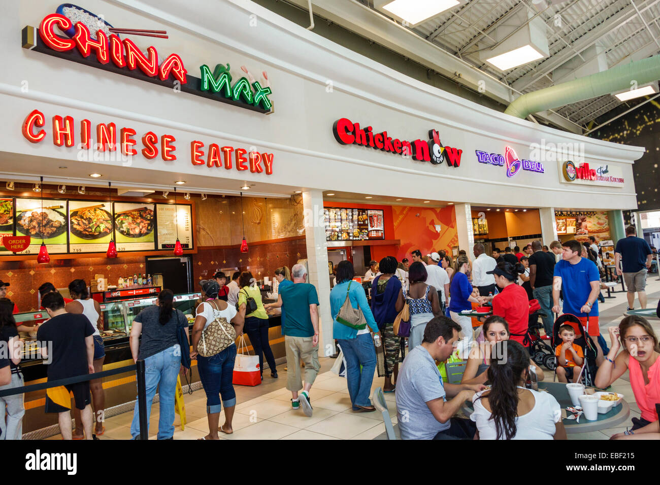 Orlando Florida, Premium Outlets, Shopping Shopper Shopper Shop Shops Markt Märkte Markt Kauf Verkauf, Einzelhandel Geschäfte Business-Unternehmen Stockfoto