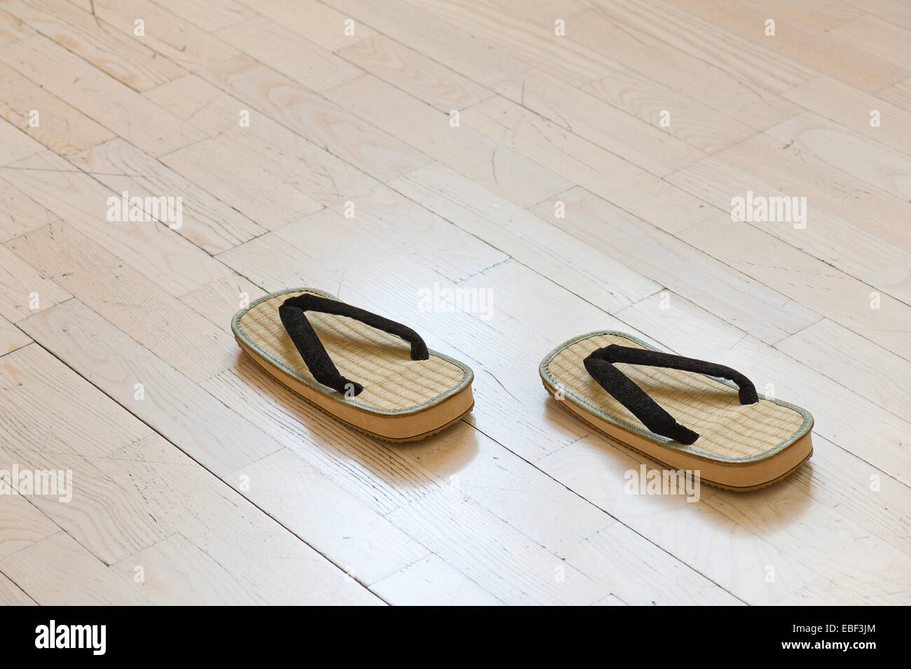 Traditionelle Japanische Holzsandalen Stockfotos & Traditionelle