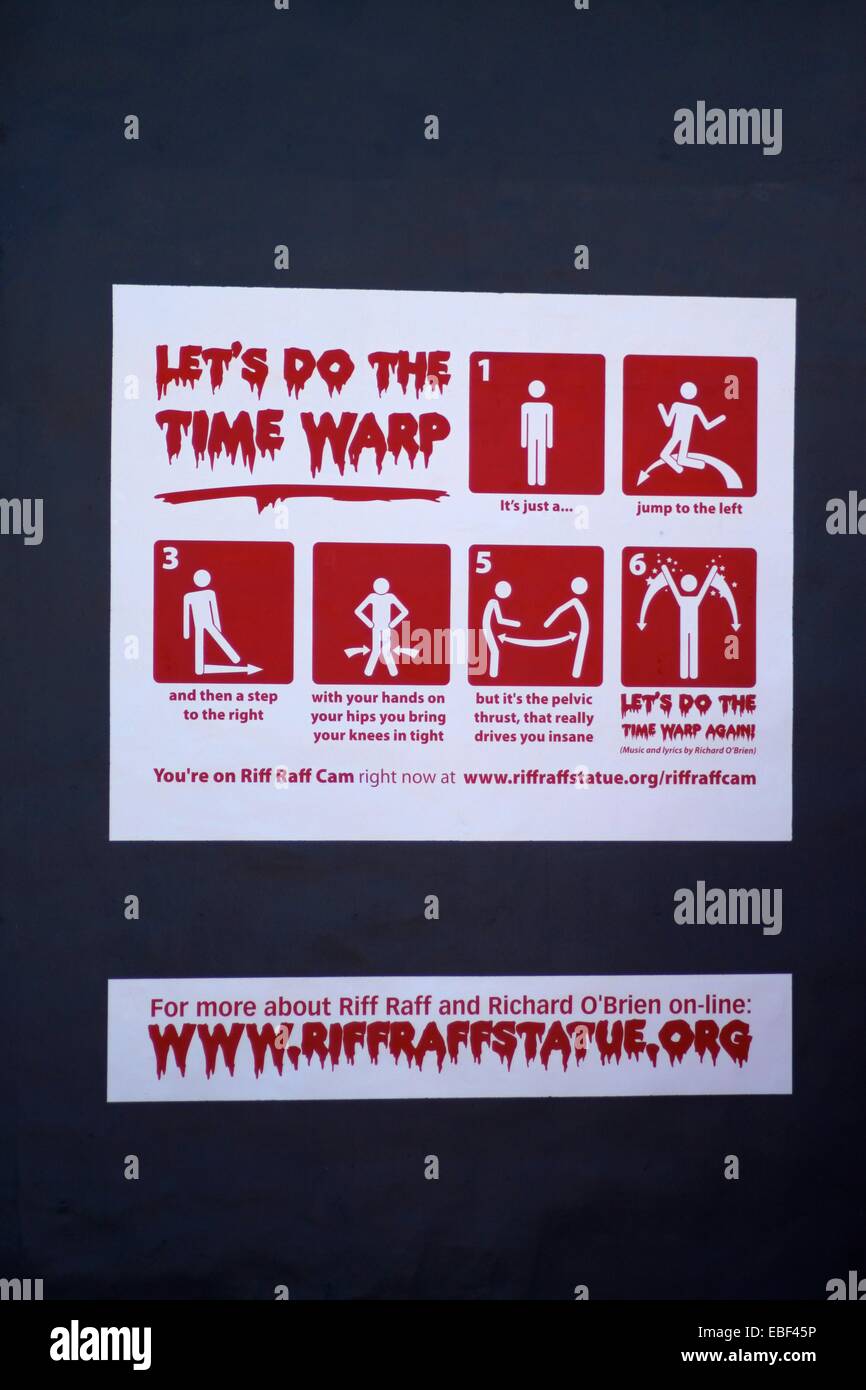 "Lassen Sie uns tun die Zeit Warp" Anweisungen begleiten die Riff-Raff-Statue zum Gedenken an The Rocky Horror Picture Show, Hamilton Stockfoto