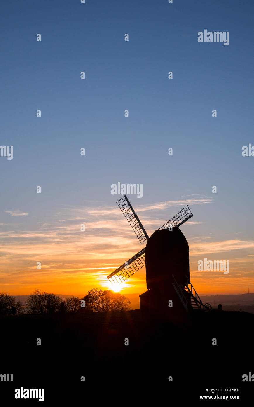 Brill Windmühle bei Sonnenuntergang Silhouette. Buckinghamshire, England, Stockfoto