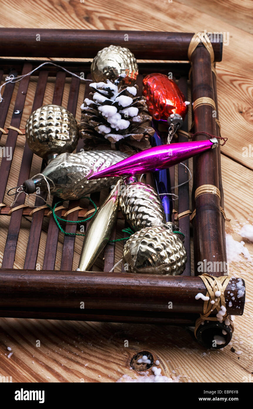 alten sowjetischen Spielzeug auf den Weihnachtsbaum Stockfoto