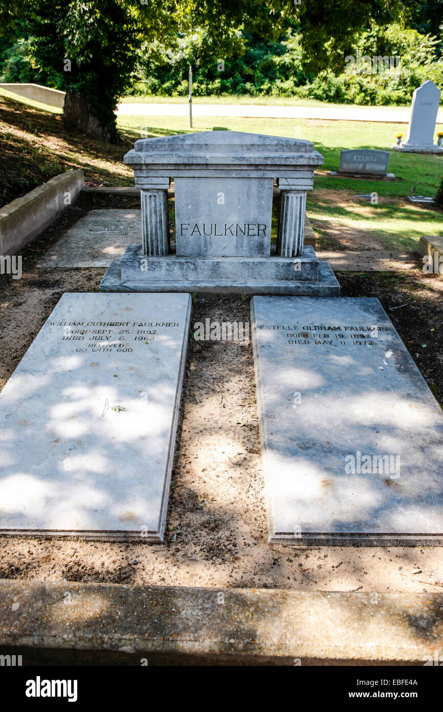 William Faulkners letzte Ruhestätte in Oxford Friedhof Mississippi Stockfoto