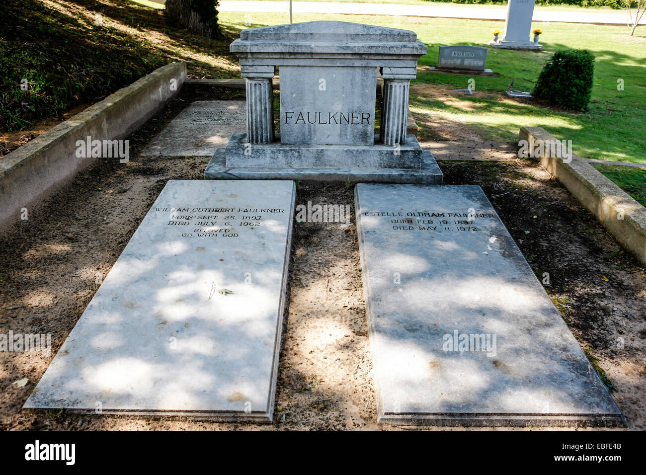 William Faulkners letzte Ruhestätte in Oxford Friedhof Mississippi Stockfoto