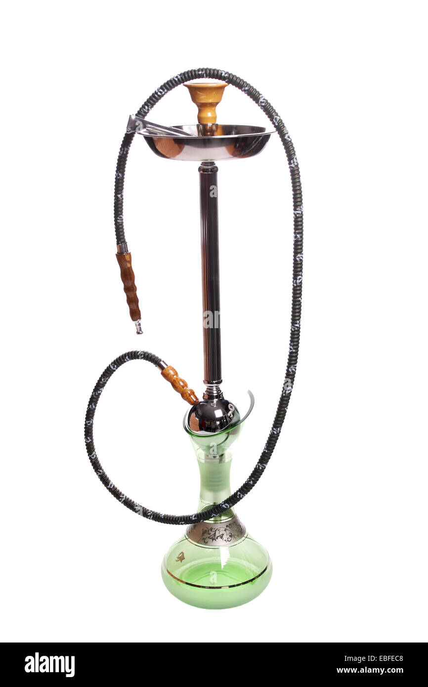 Klassische Wasserpfeife mit farbigen Schlauch befestigt. Traditionell angewendet zur aromatisierten Tabak zu rauchen. Stockfoto