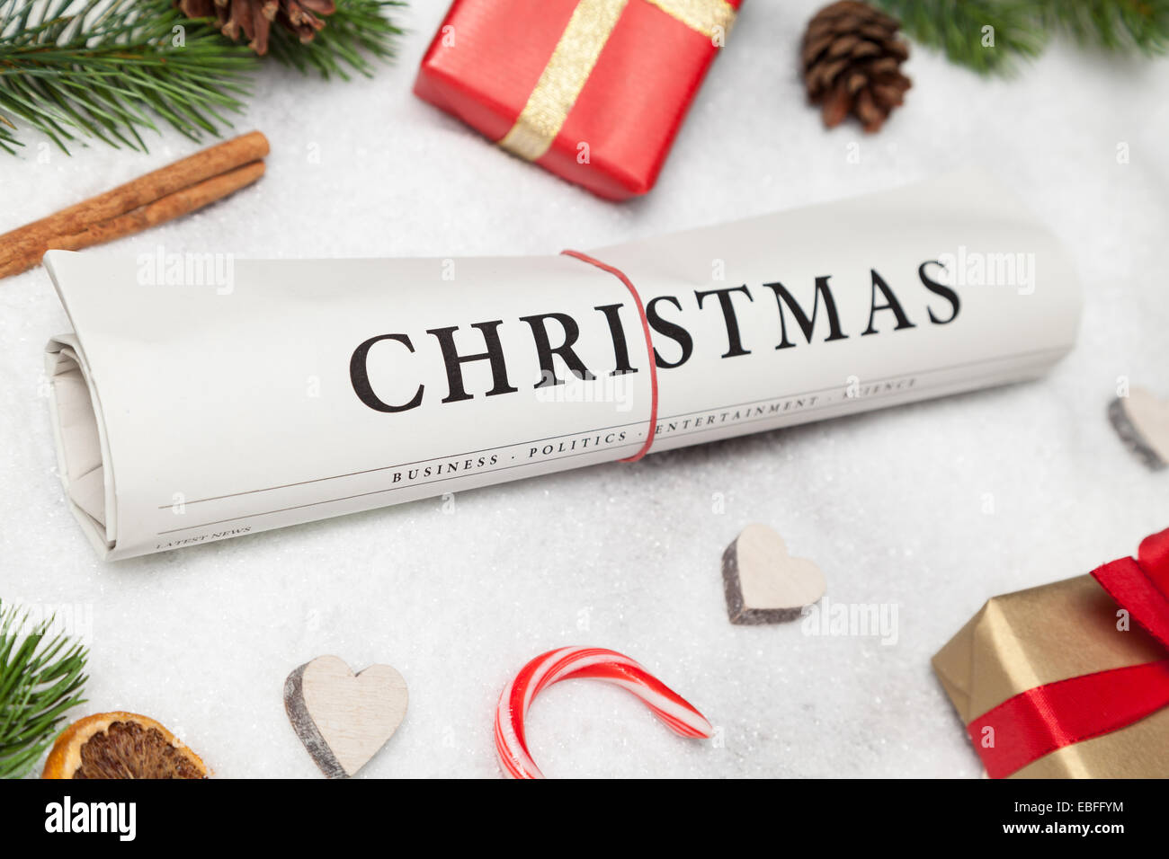 Weihnachten Zeitung und Dekoration Stockfoto, Bild 75944504 Alamy