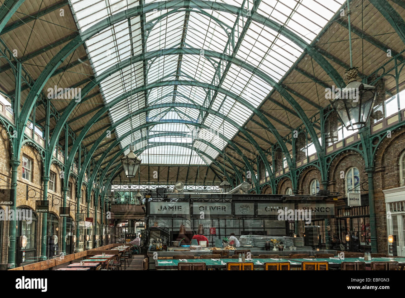 Blick auf Jamie Olivers Restaurant namens '' Union Jacks'' in Covent Garden, London, England, Großbritannien. Stockfoto