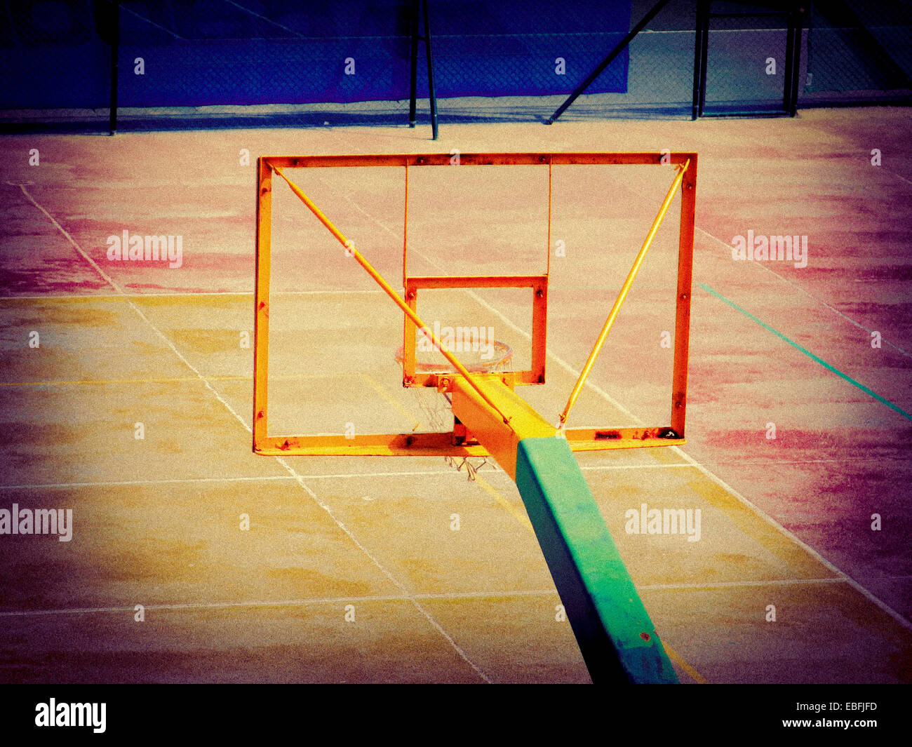 Vogelperspektive Blick auf eine leere Basketballplatz. Stockfoto