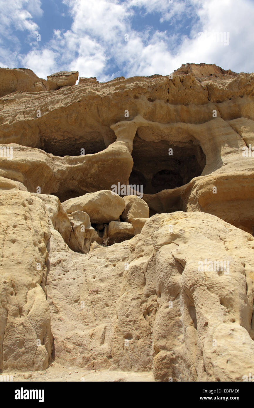 Matala auf der griechischen Insel Kreta ist berühmt für die künstliche Höhlen in den Felsen gehauen geworden. Gräber in den Höhlen gefunden Stockfoto