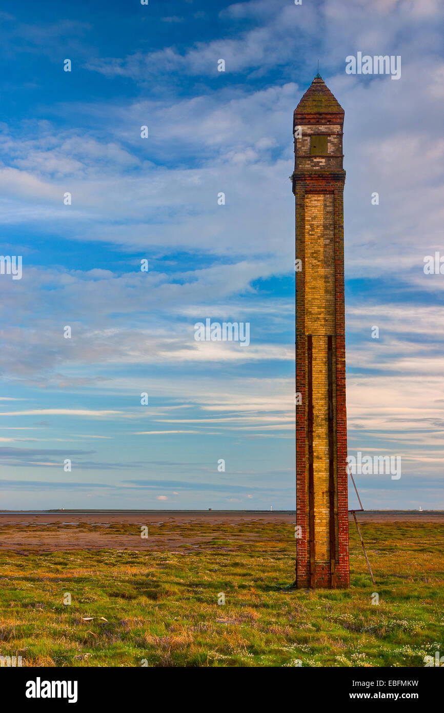 Rampside Leuchtturm, auch bekannt als "The Needle", ist ein ehemaliger Navigation Leuchtfeuer in Cumbria, England-HDR-Bild Stockfoto