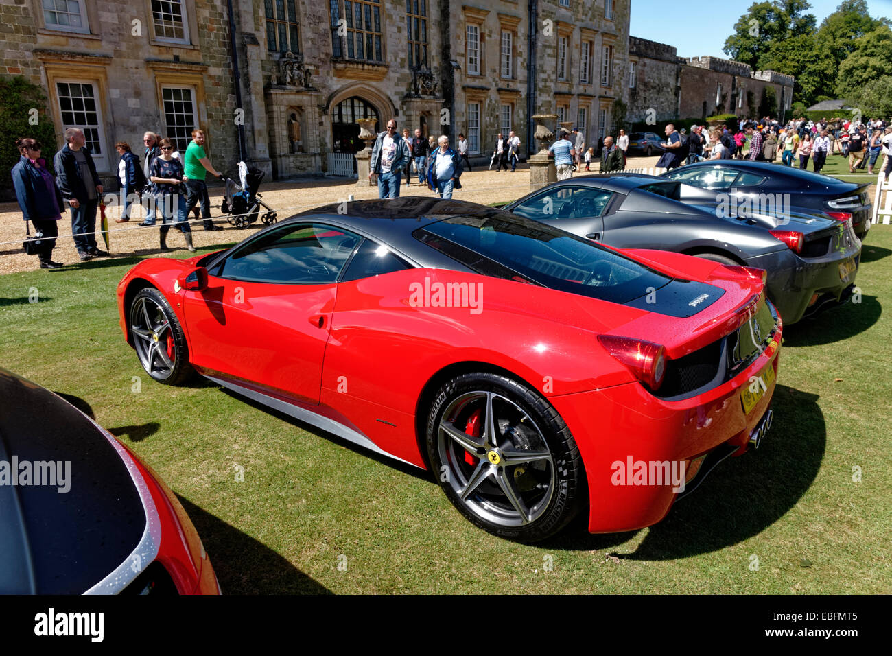Ein roter Ferrari 458 Italia Supersportwagen im klassischen Wilton und Supersportwagen zeigen, Wilton House, Wiltshire, UK, 10. August 2014. Stockfoto