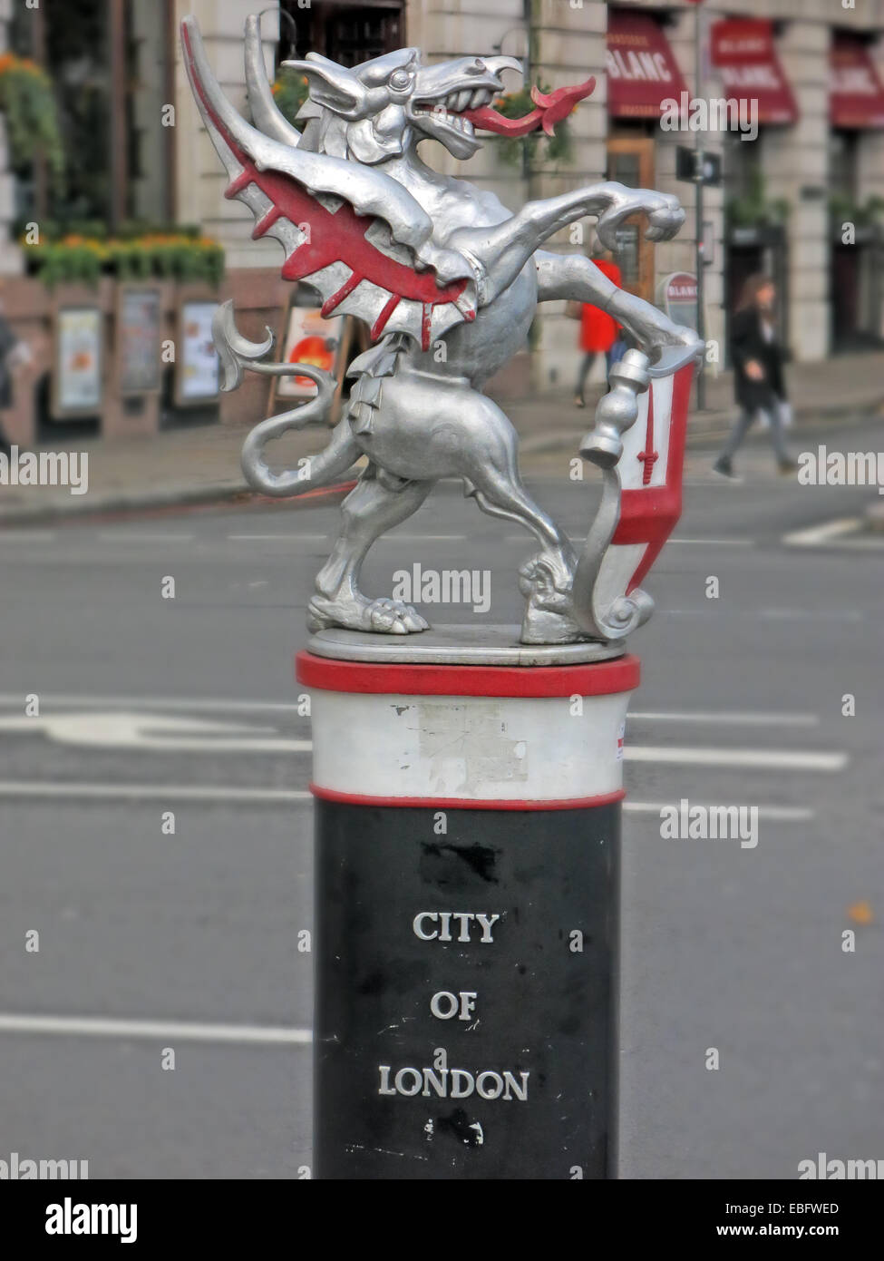 City of London, silberner Löwe, in rot, weiß, Mincing Lane in der Nähe von Tower Hill Stockfoto