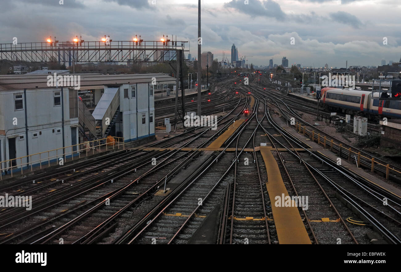 Overhead-Detail von Clapham Junction, Bahnhof, der geschäftigsten britischen Bahnstation südwestlich von London, England, GB Stockfoto